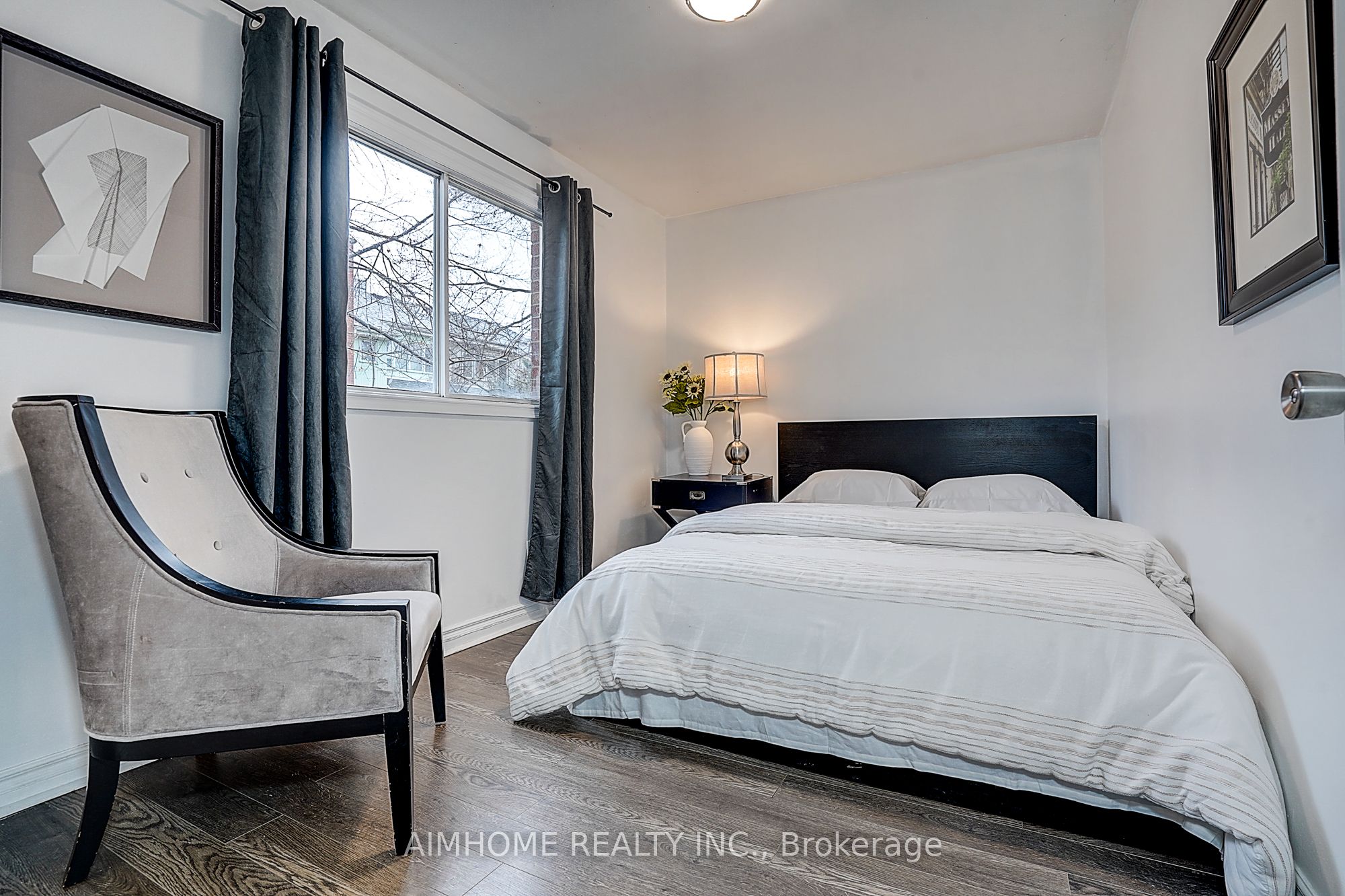 212 Milan Street Unit 2, Toronto, ON M5A 3Z6 photo 4