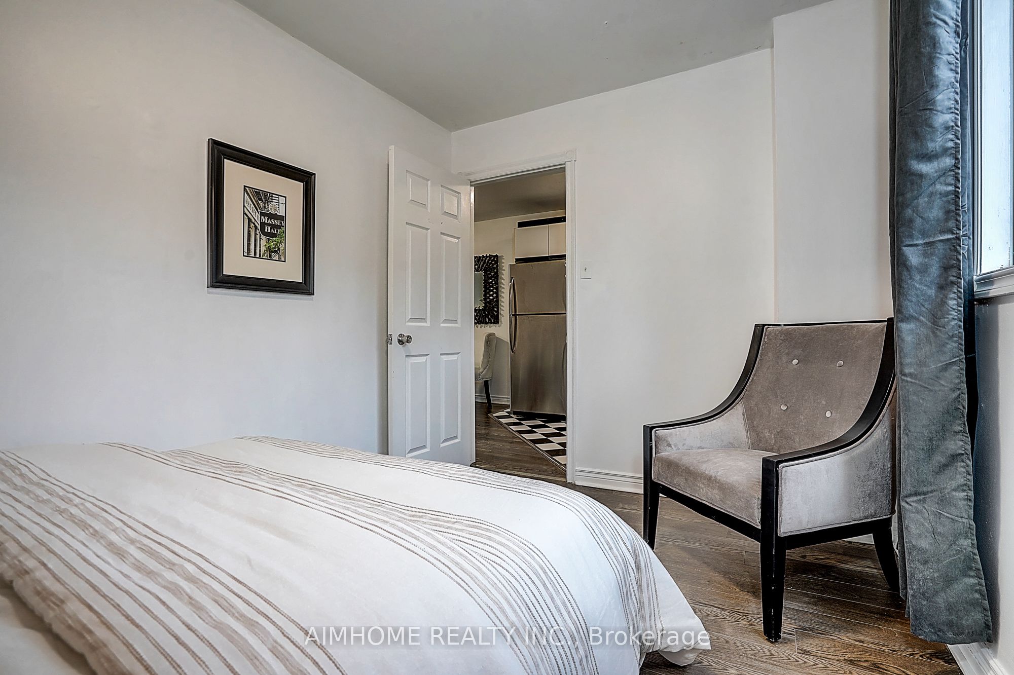 212 Milan Street Unit 2, Toronto, ON M5A 3Z6 photo 5