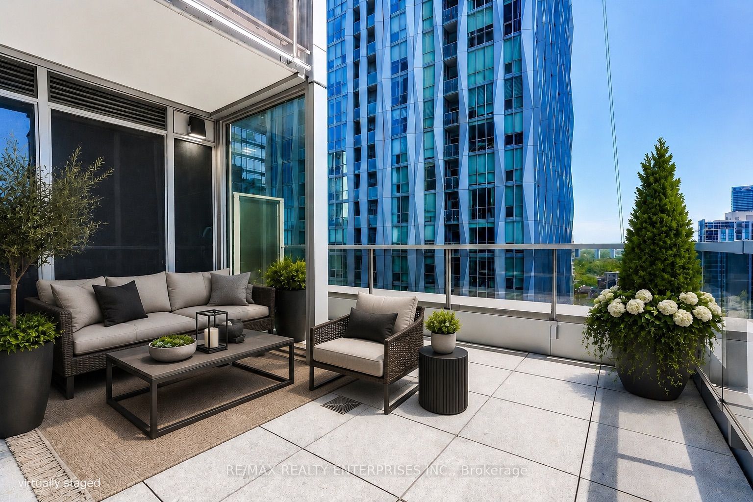 11 Yorkville Avenue 2409, Toronto, ON M4W 0B7 photo 3