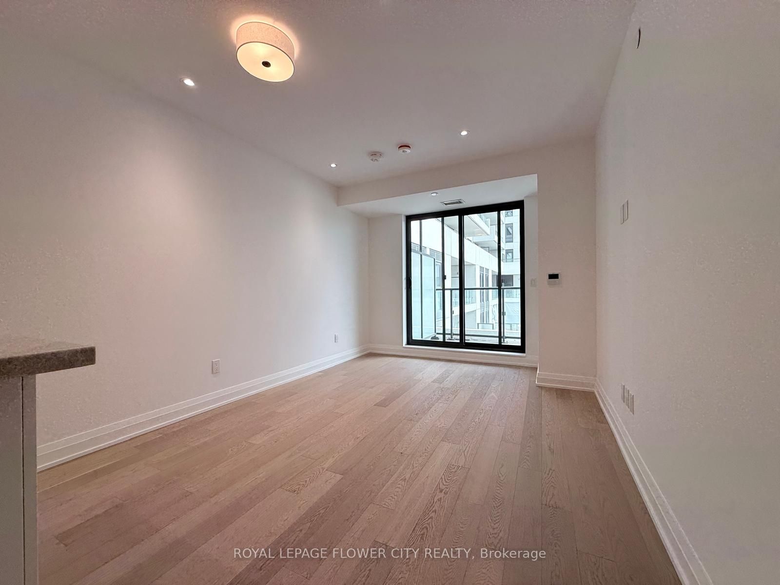 505 Glencairn Avenue 301, Toronto, ON M6B 0B2 photo 3