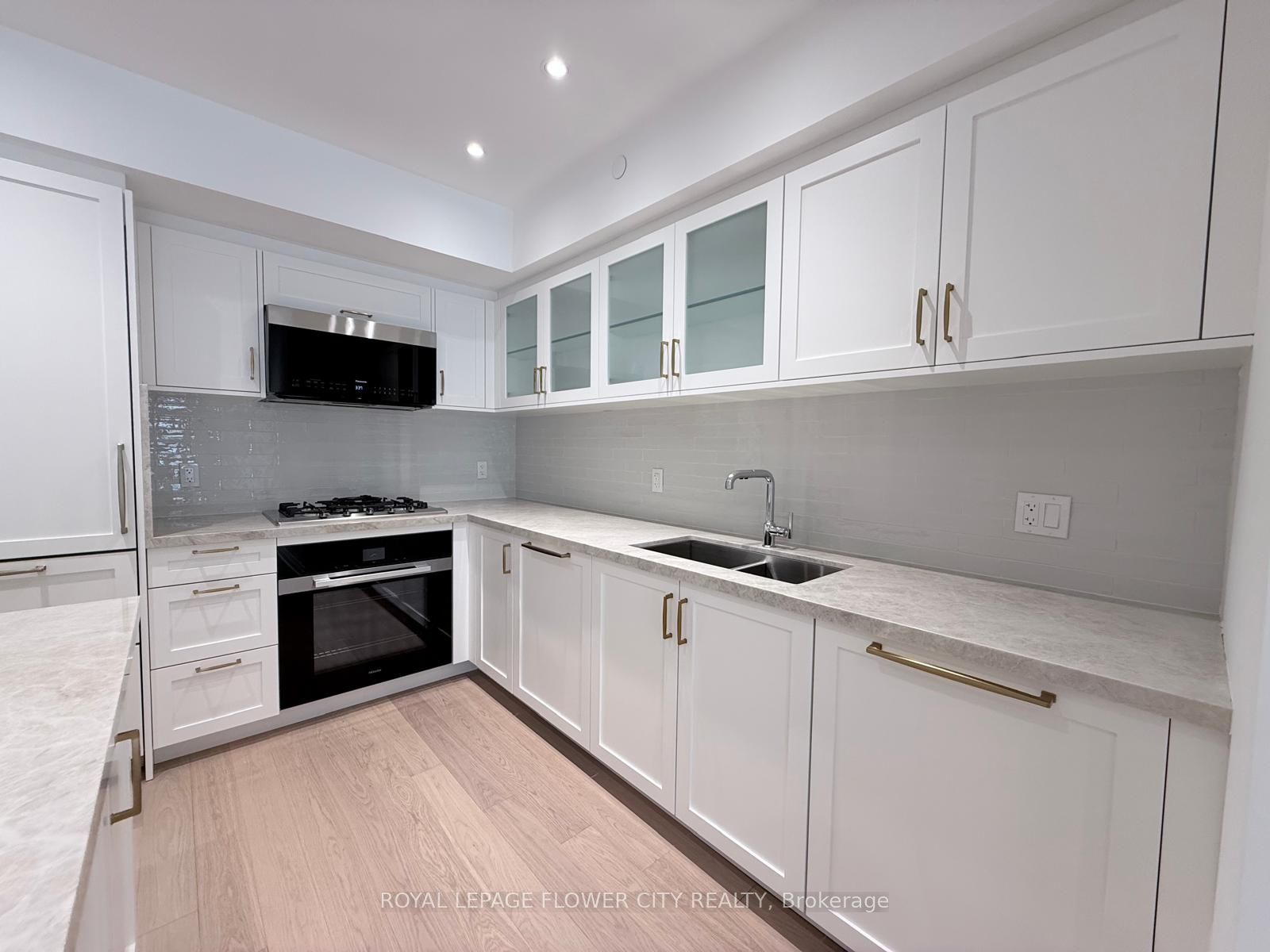 505 Glencairn Avenue 301, Toronto, ON M6B 0B2 photo 5