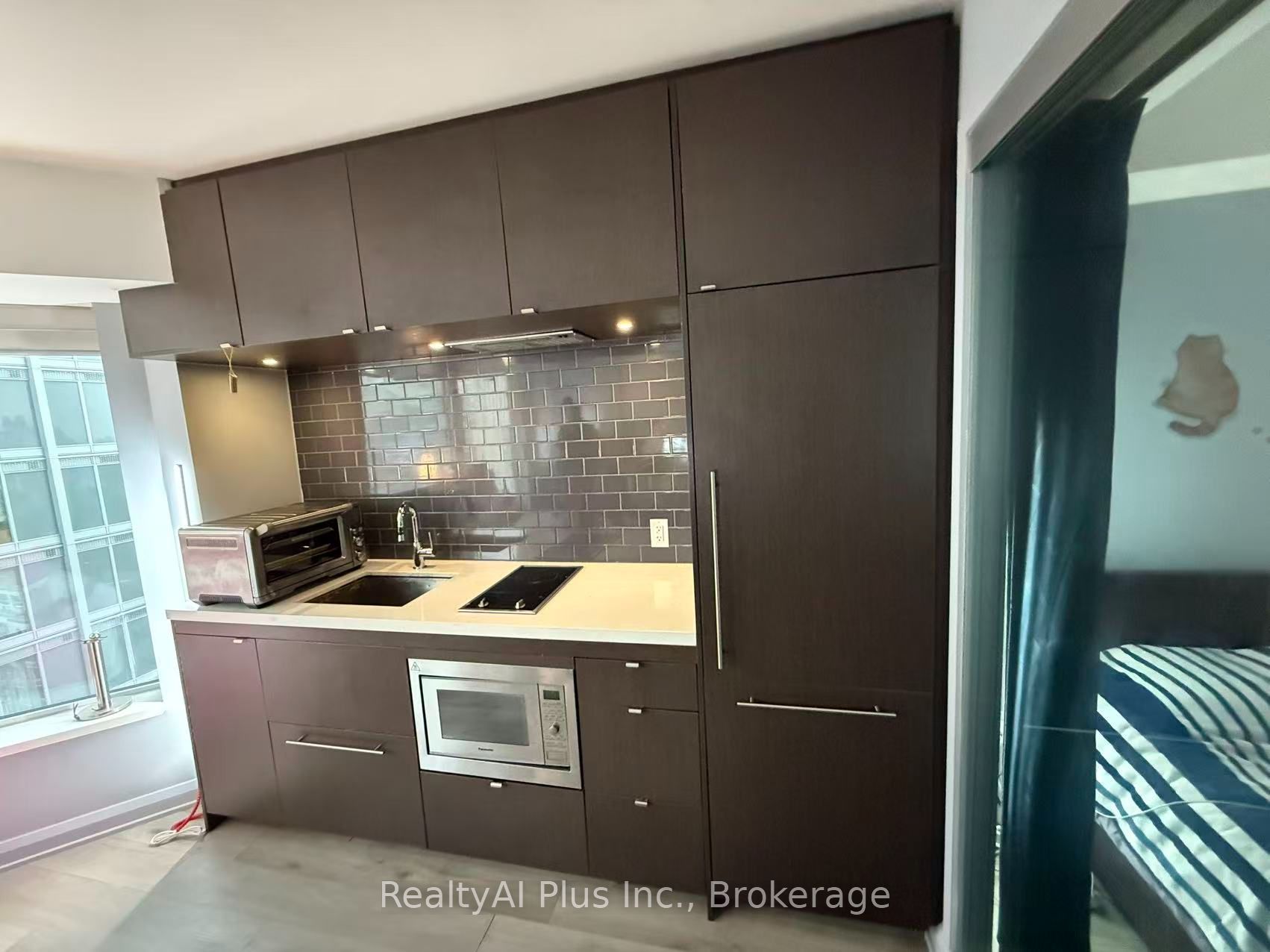 155 Yorkville Avenue 1911, Toronto, ON M5R 1C4 photo 3