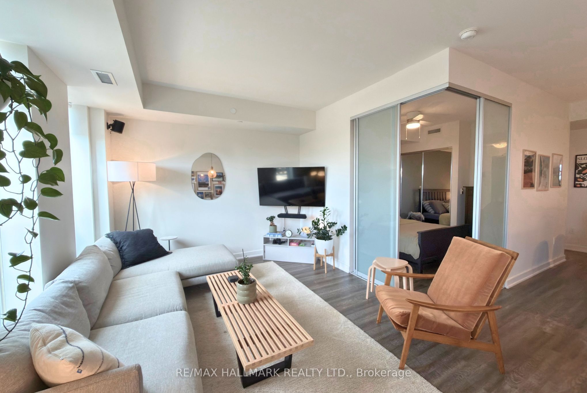 106 Dovercourt Road 614, Toronto, ON M6J 3C3 photo 5