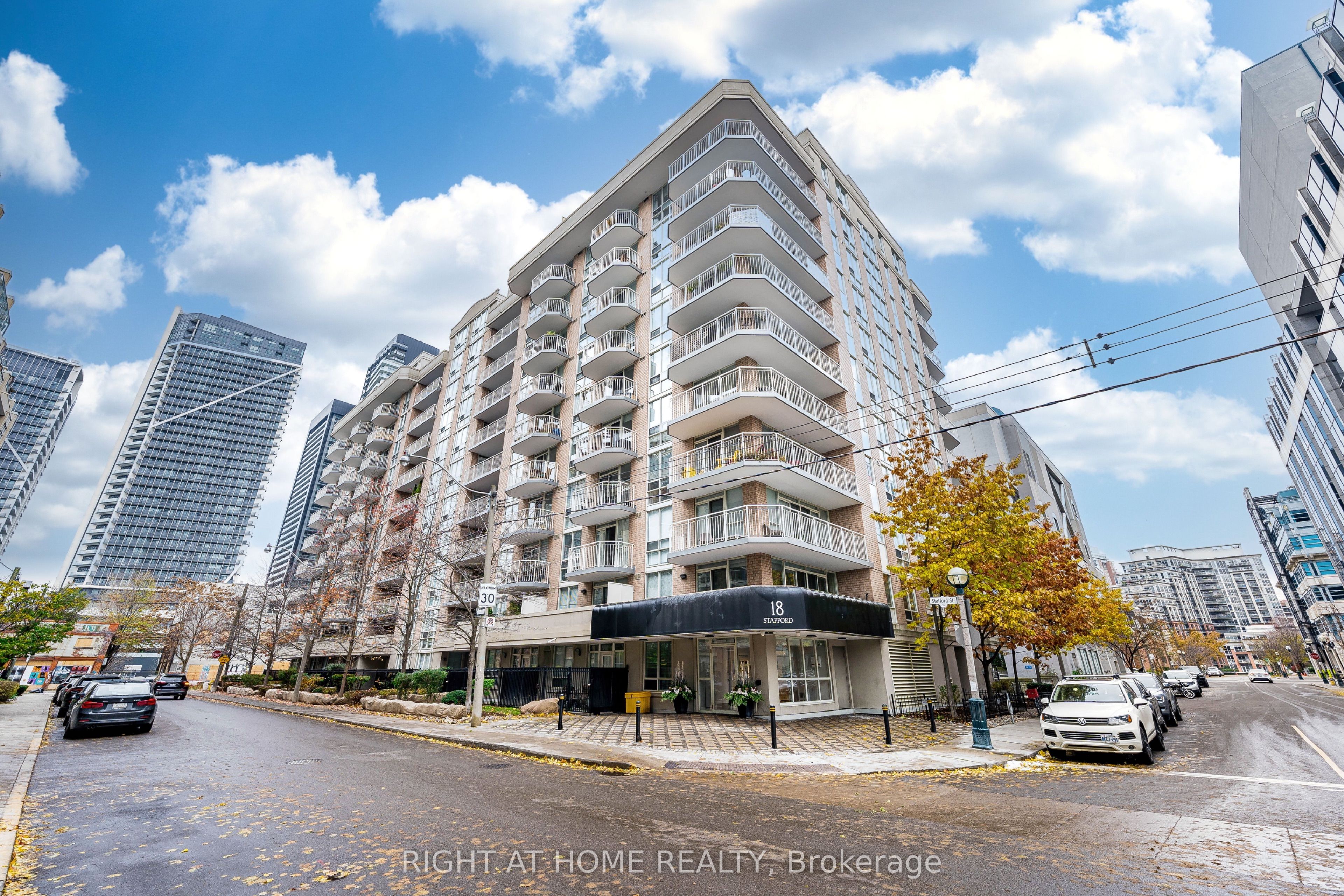 18 Stafford Street N 602, Toronto, ON M5V 3W4