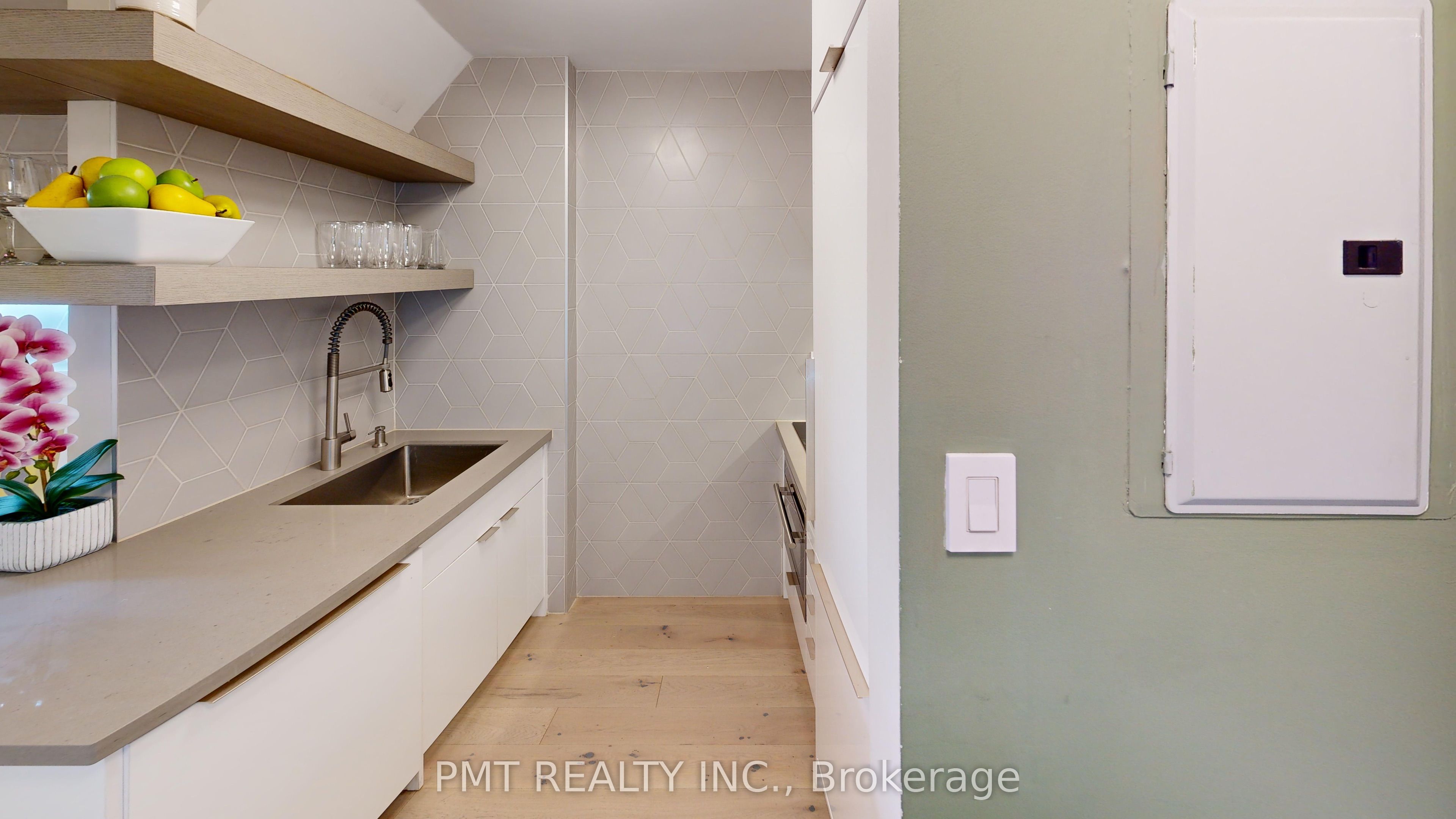 550 Front Street W Ph17, Toronto, ON M5V 3N5 photo 5