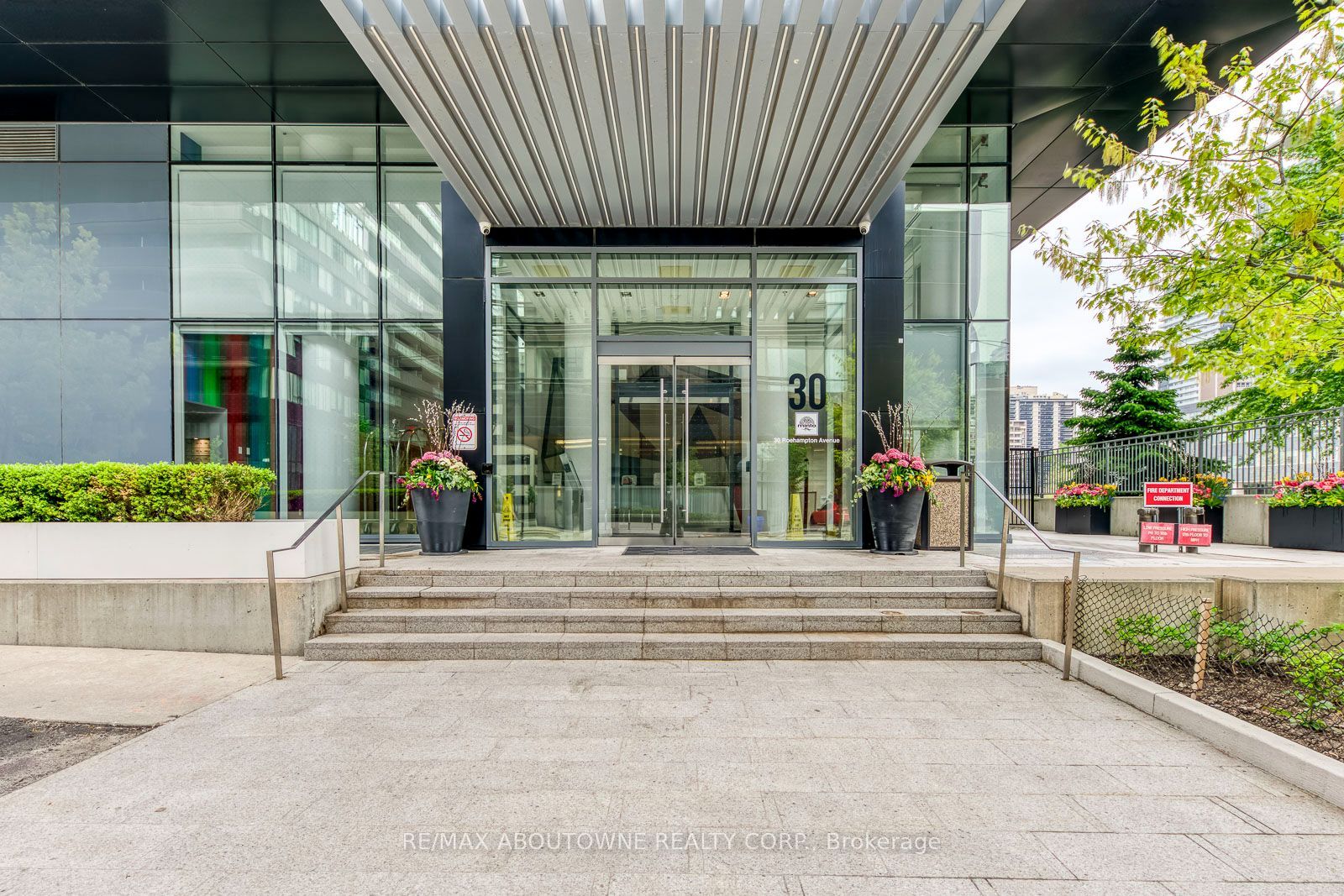 30 Roehampton Avenue 2810, Toronto, ON M4P 1R2 photo 2