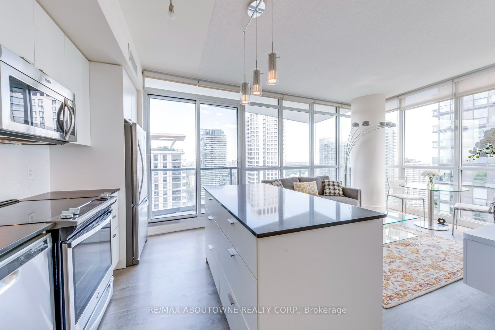 30 Roehampton Avenue 2810, Toronto, ON M4P 1R2 photo 5