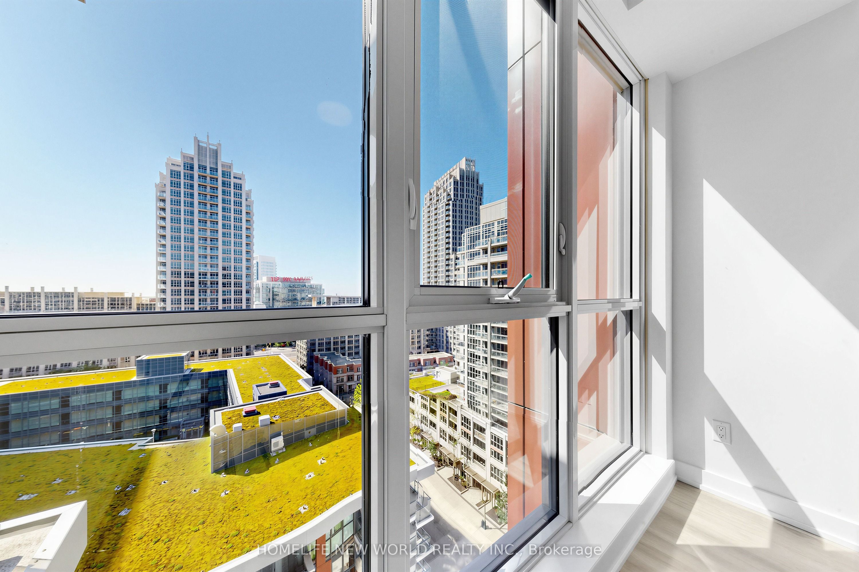 50 Bruyeres Mews 1508, Toronto, ON M5V 0G7 photo 5