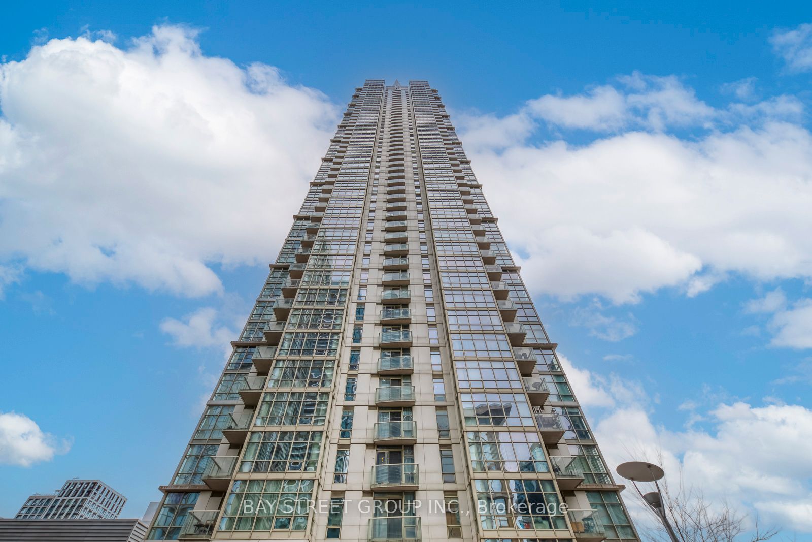 35 Mariner Terrace 3912, Toronto, ON M5V 3V9 photo 2