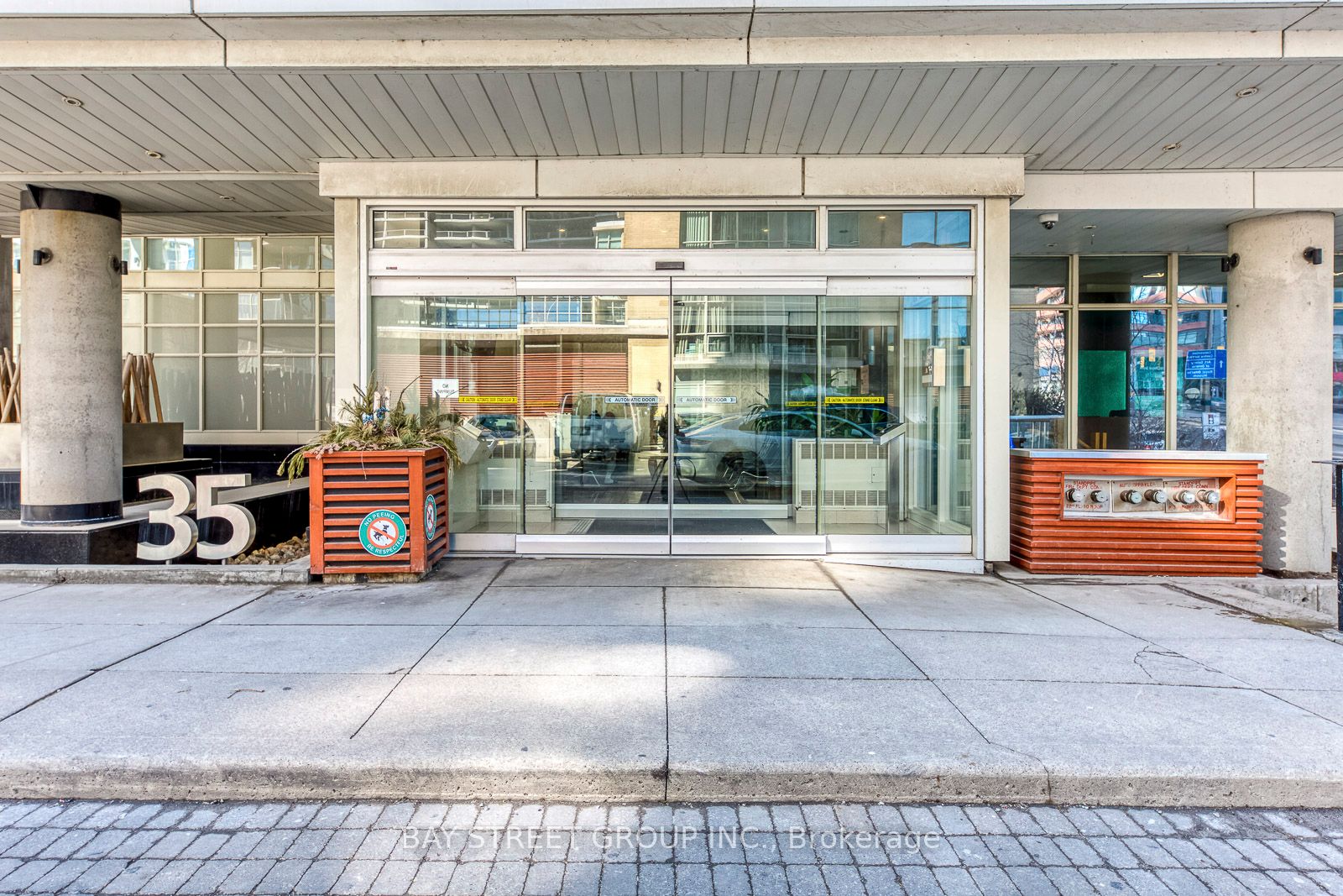 35 Mariner Terrace 3912, Toronto, ON M5V 3V9 photo 3