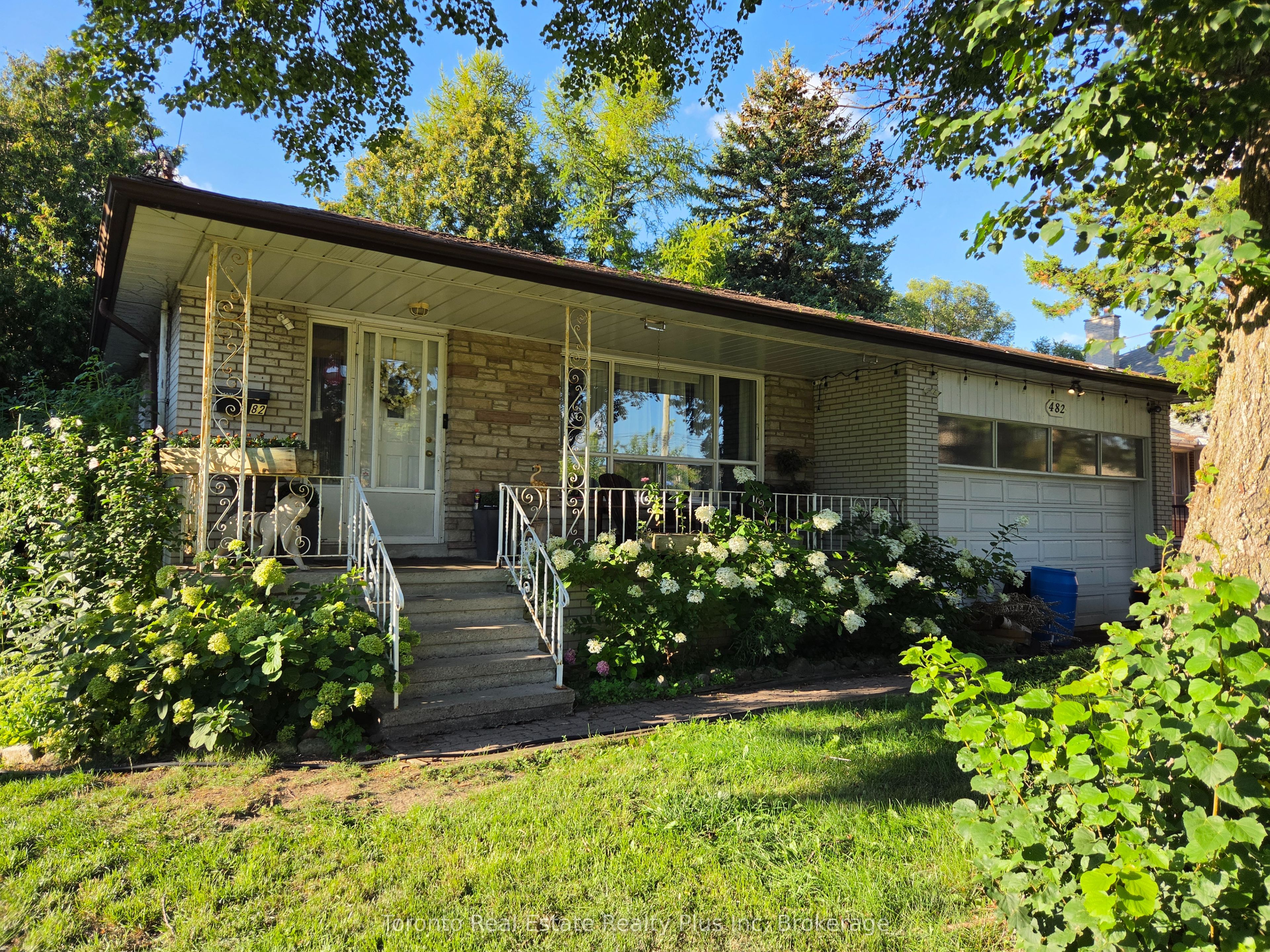482 Ruth Avenue, Toronto, ON M2M 2J3 photo 2