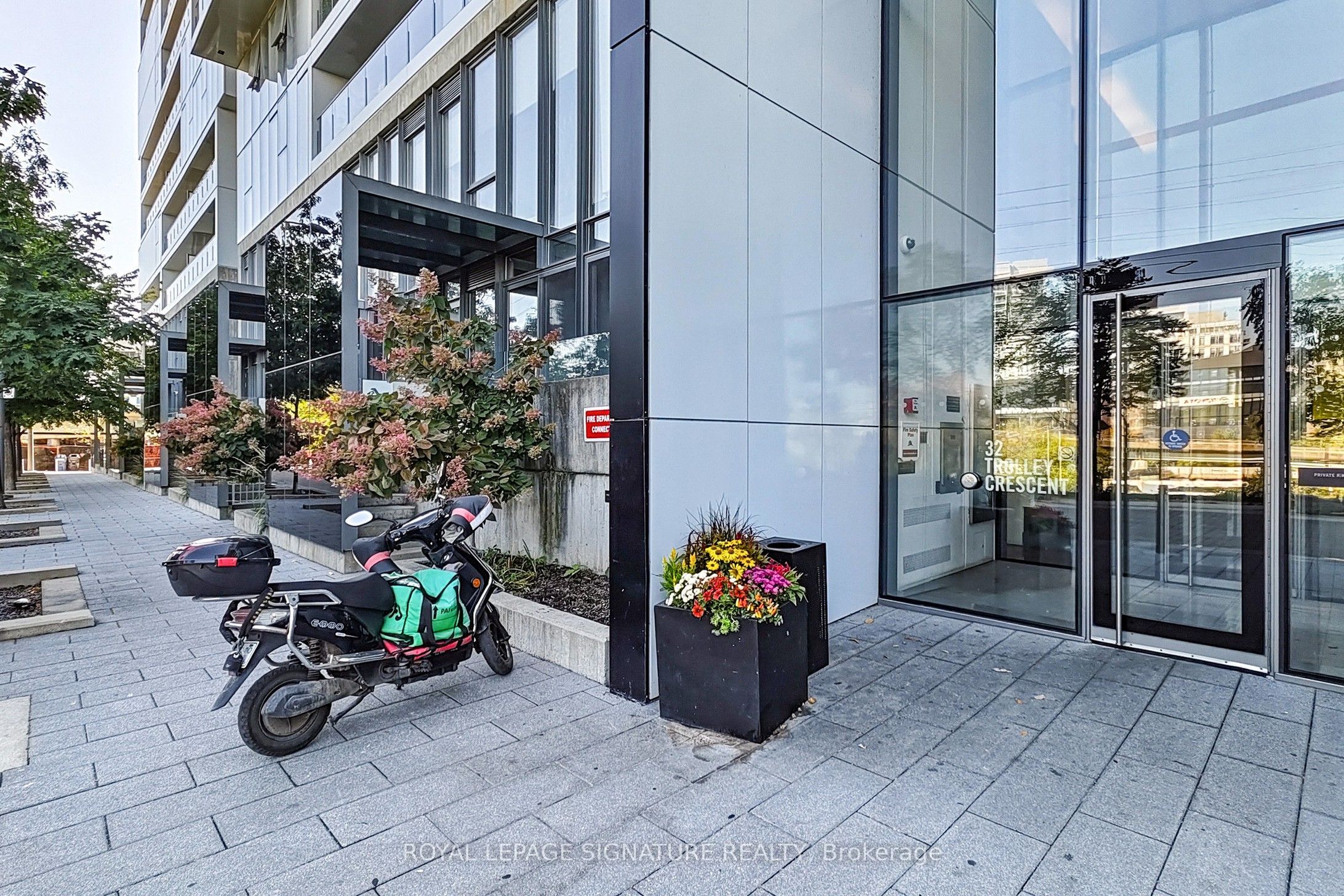 32 Trolley Crescent 414, Toronto, ON M5A 0E8 photo 3