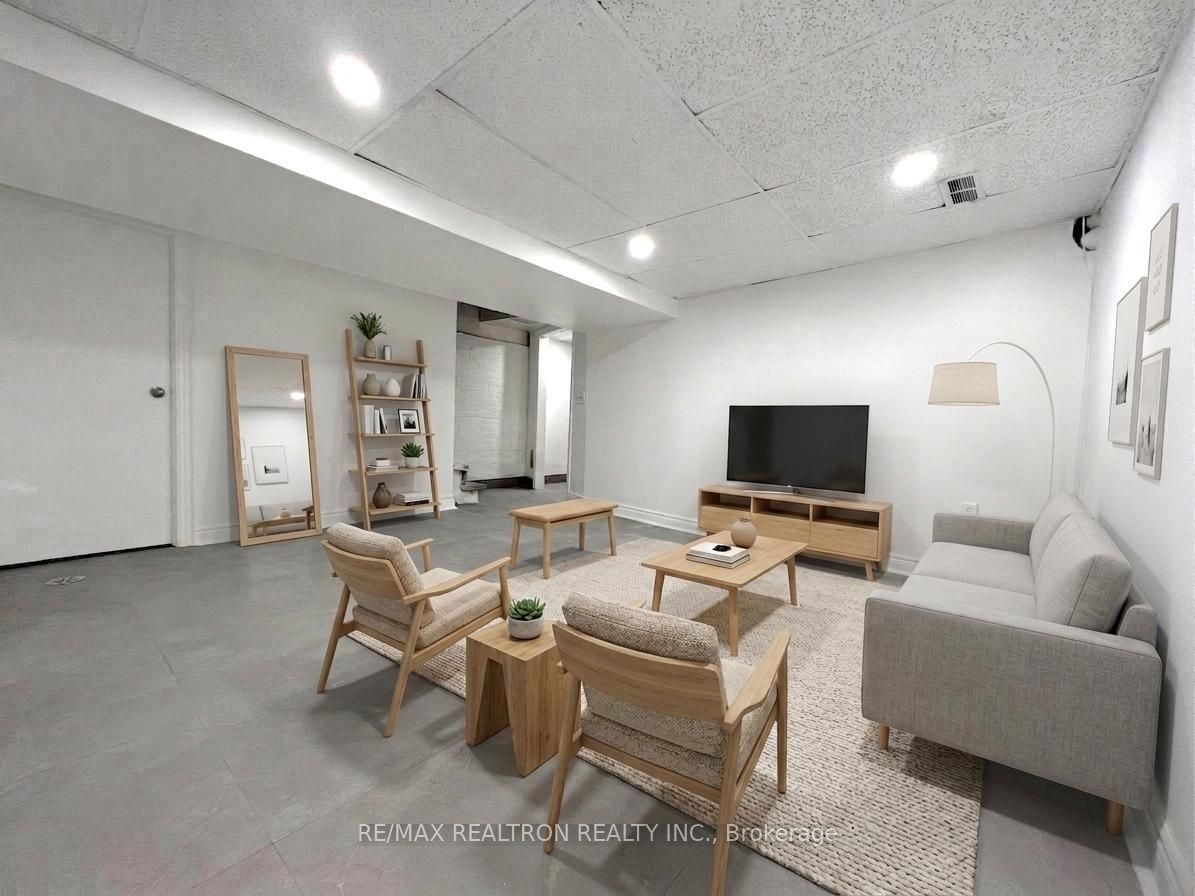 210 Shaw Street BSMT, Toronto, ON M6J 2W8 photo 3