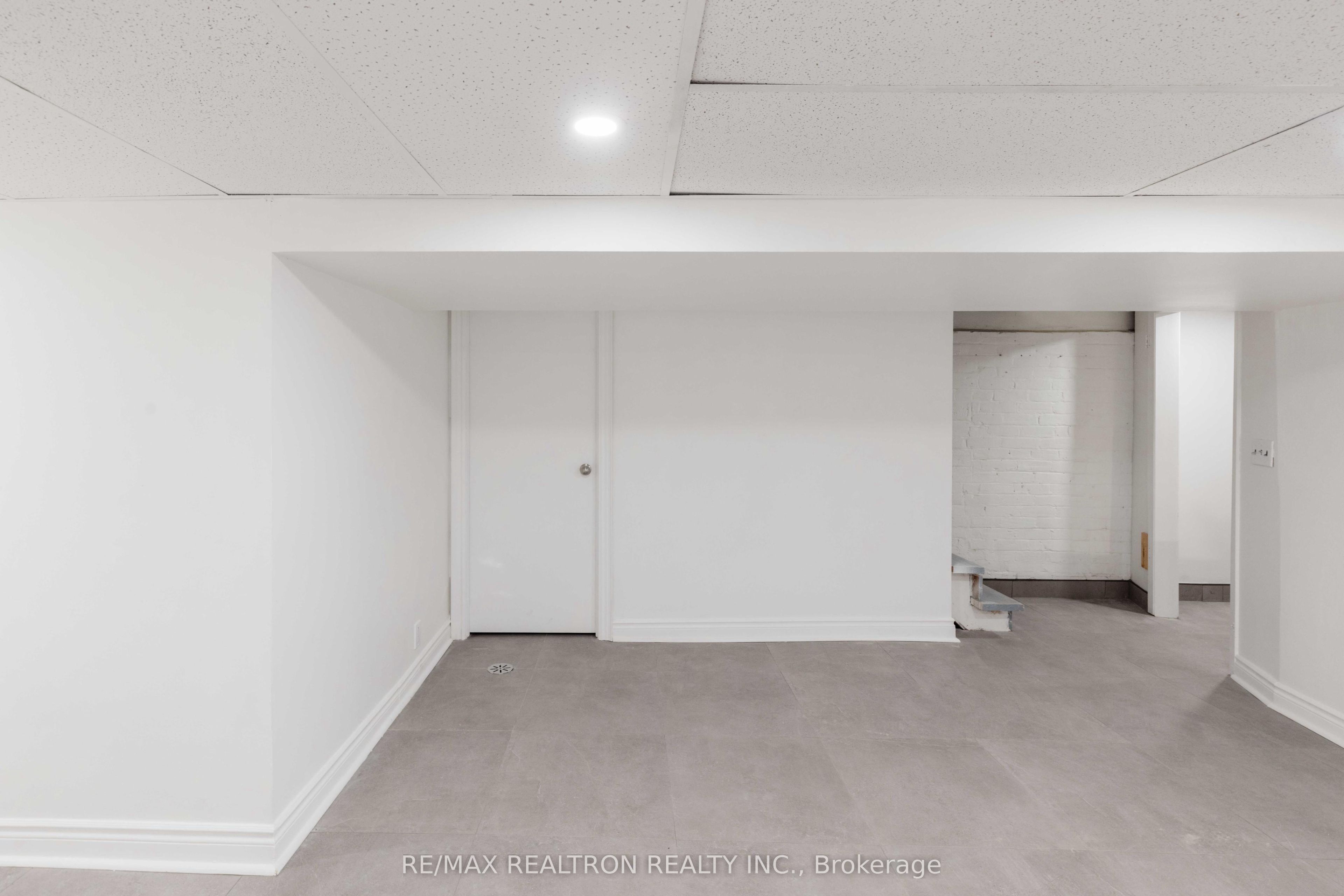 210 Shaw Street BSMT, Toronto, ON M6J 2W8 photo 5