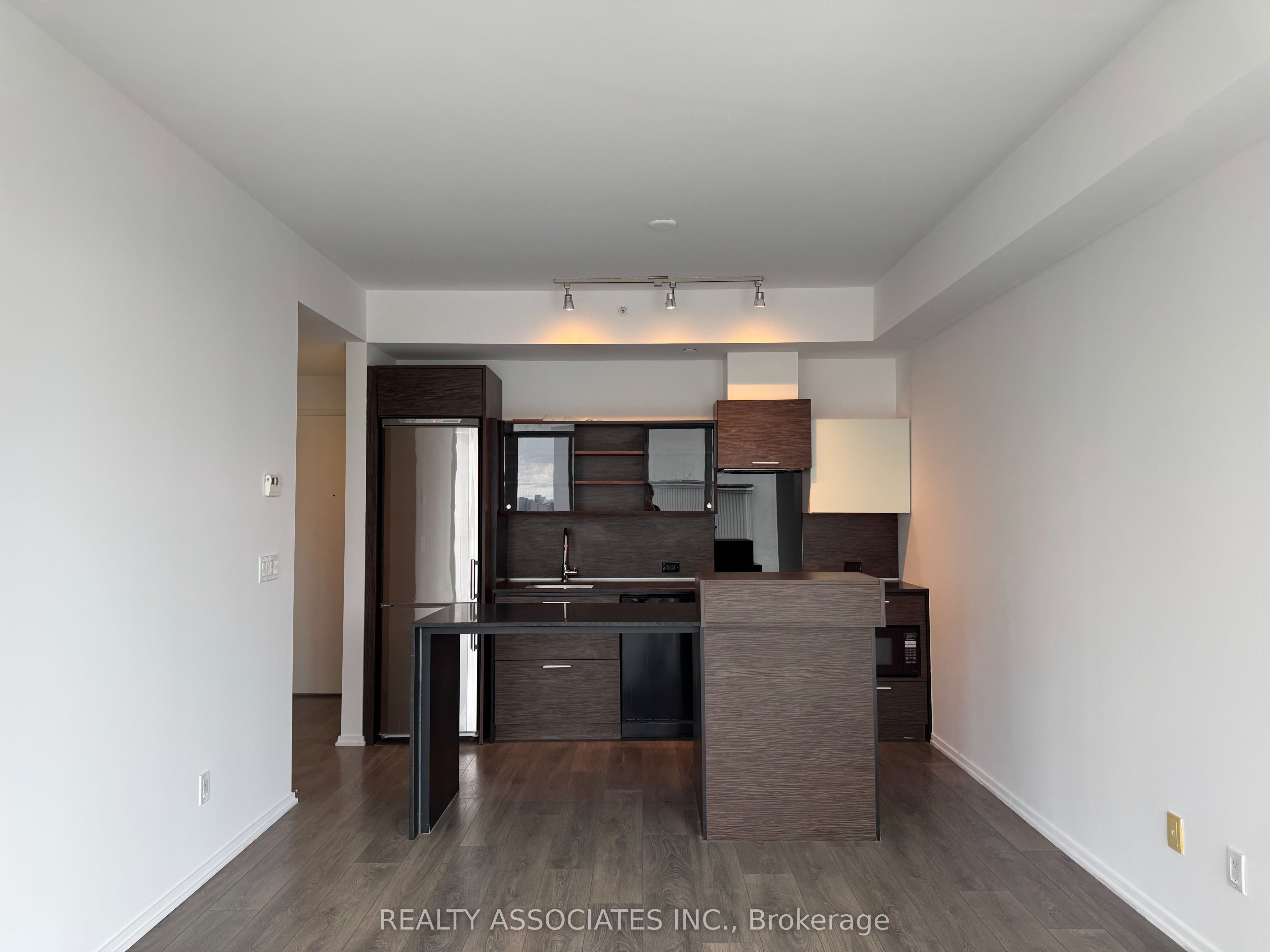 75 St Nicholas Street 2105, Toronto, ON M4Y 0A5 photo 2