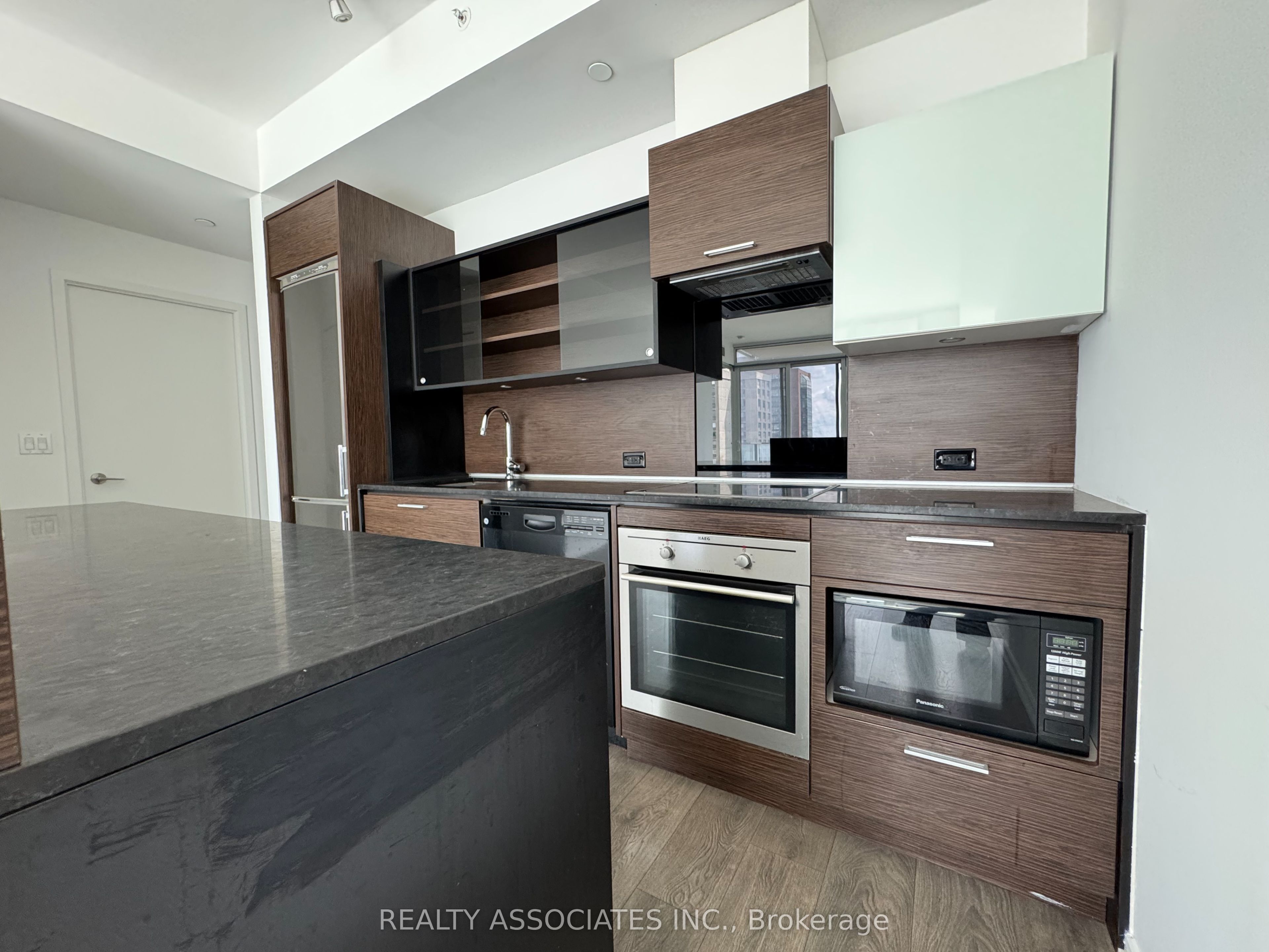 75 St Nicholas Street 2105, Toronto, ON M4Y 0A5 photo 4