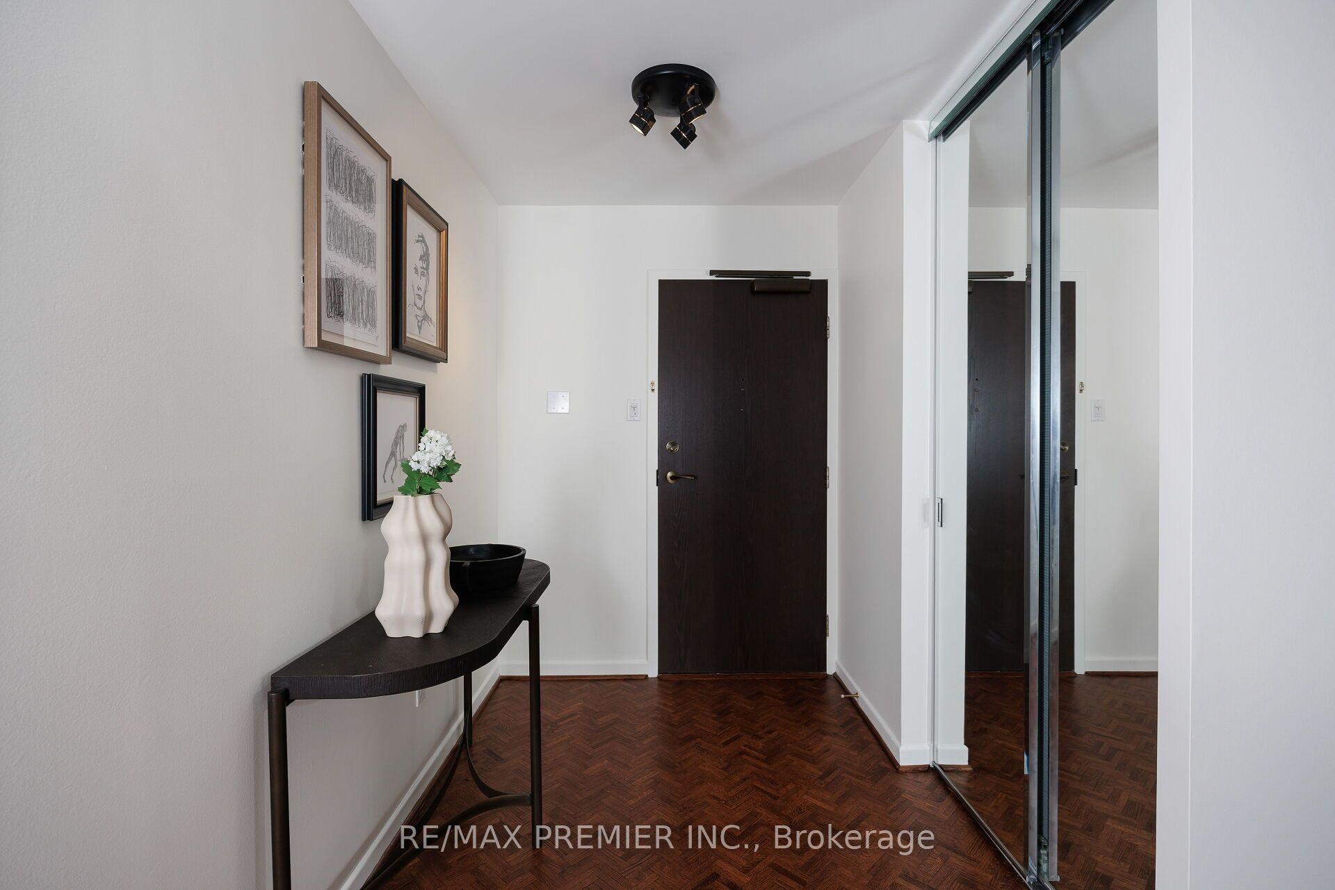 62 Wellesley Street W 1903, Toronto, ON M5S 2X3 photo 3