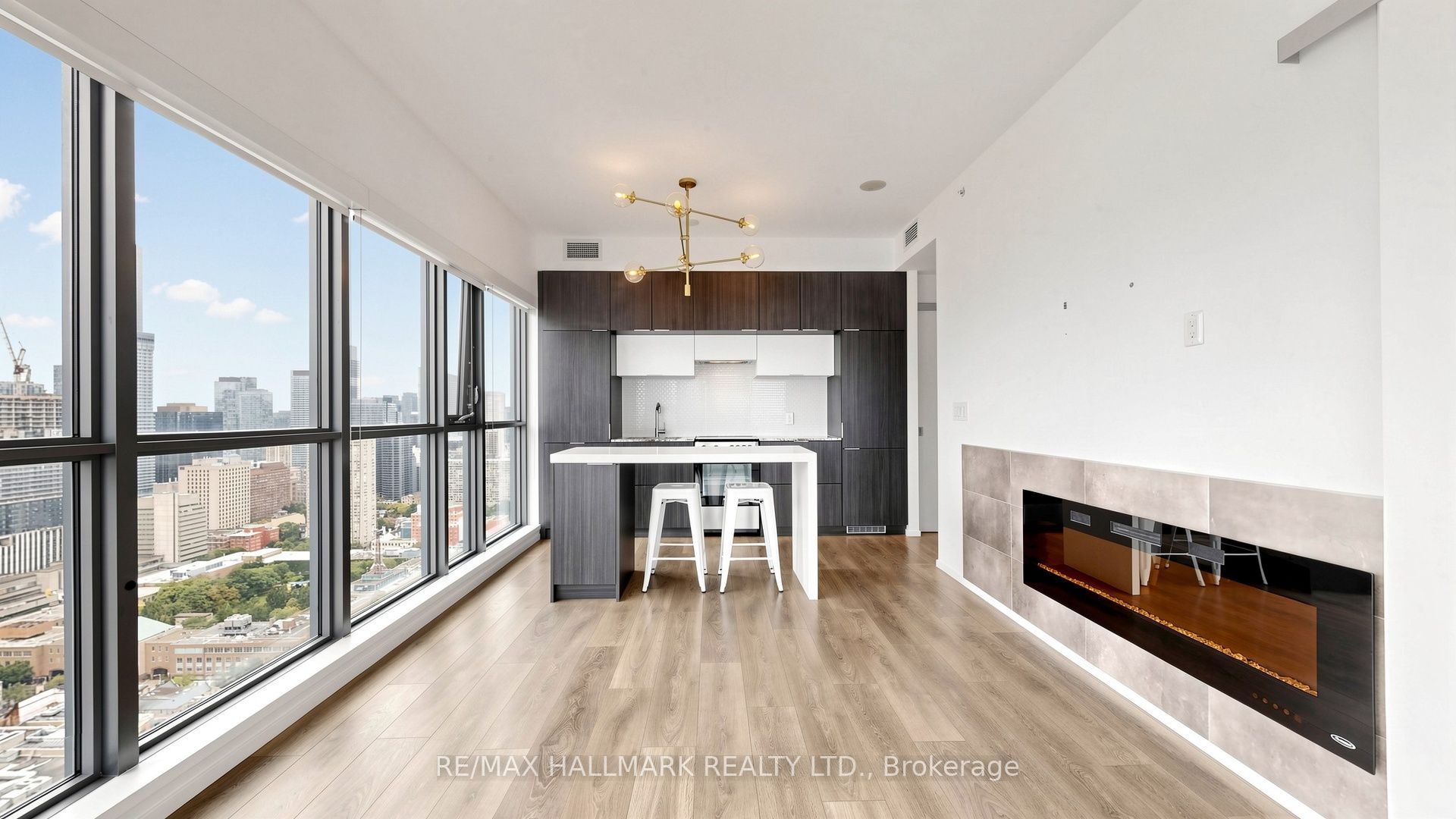 159 Dundas Street E 3901, Toronto, ON M5B 0A9 photo 2