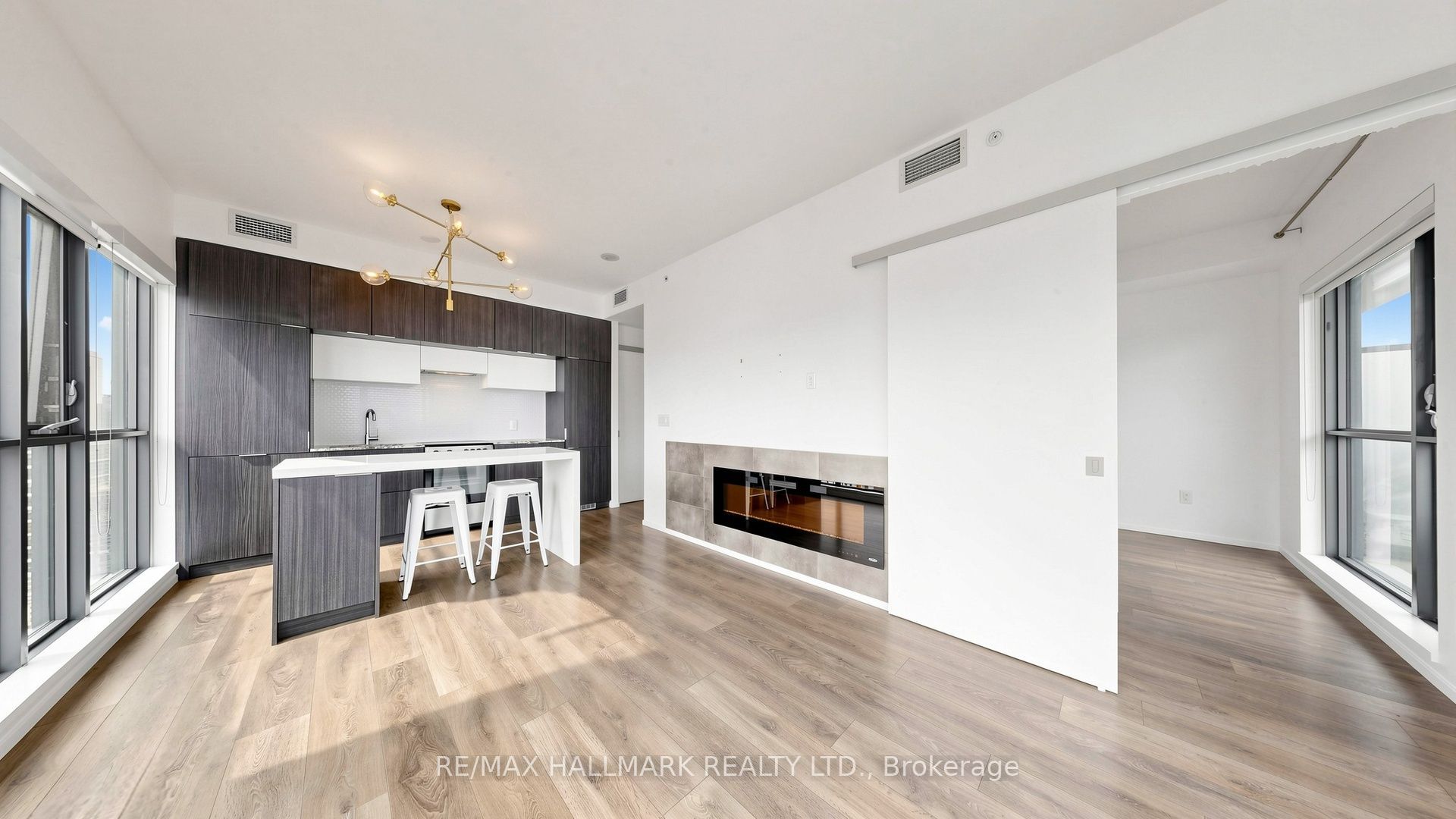 159 Dundas Street E 3901, Toronto, ON M5B 0A9 photo 3