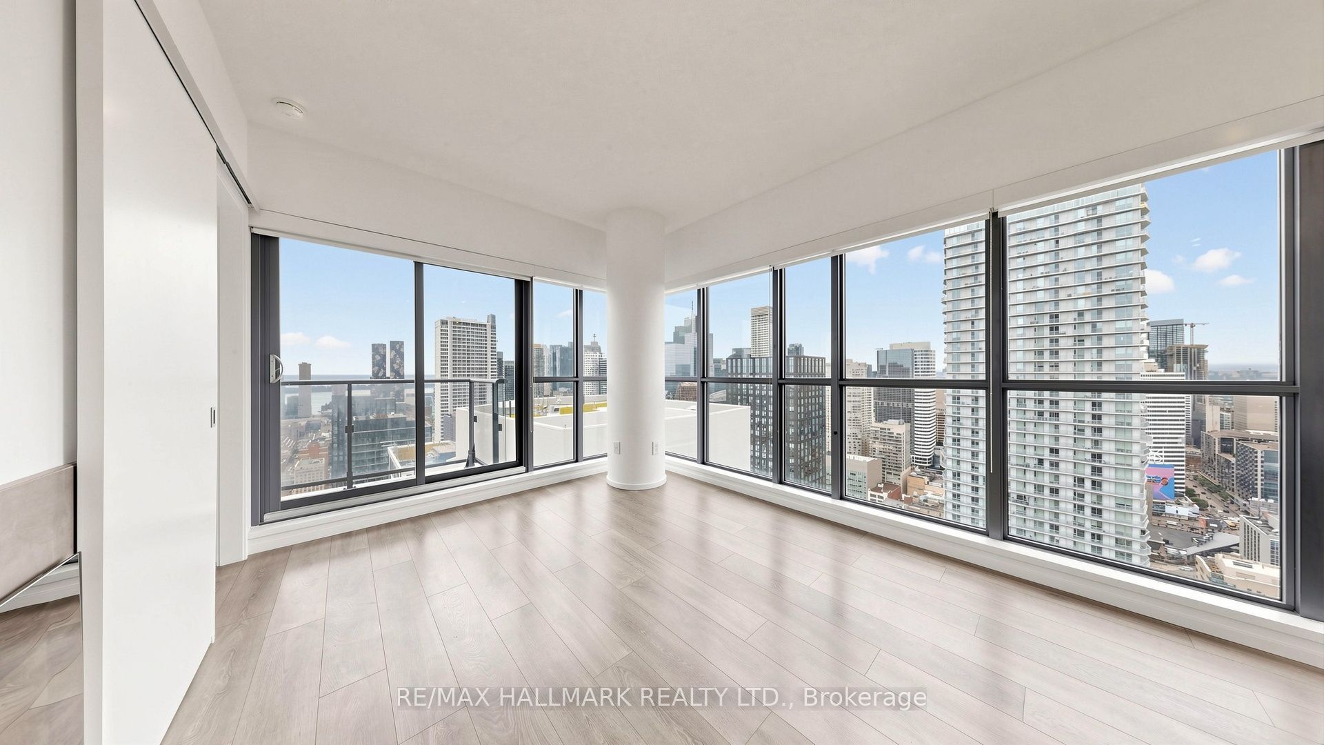 159 Dundas Street E 3901, Toronto, ON M5B 0A9 photo 4