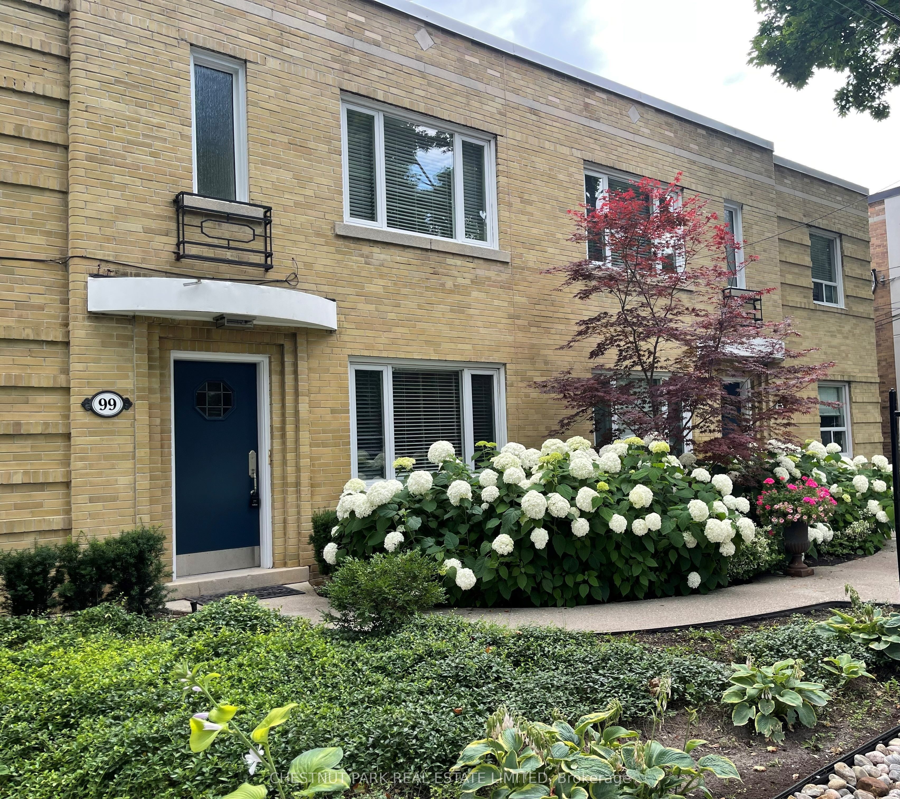 99 Chatsworth Drive Main, Toronto, ON M4R 1R8 photo 3