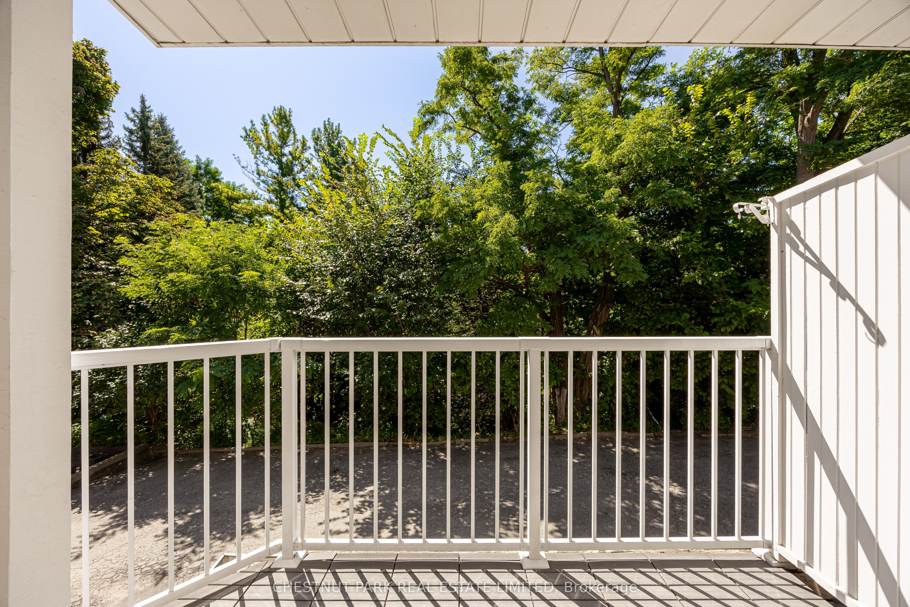 99 Chatsworth Drive Main, Toronto, ON M4R 1R8 photo 4