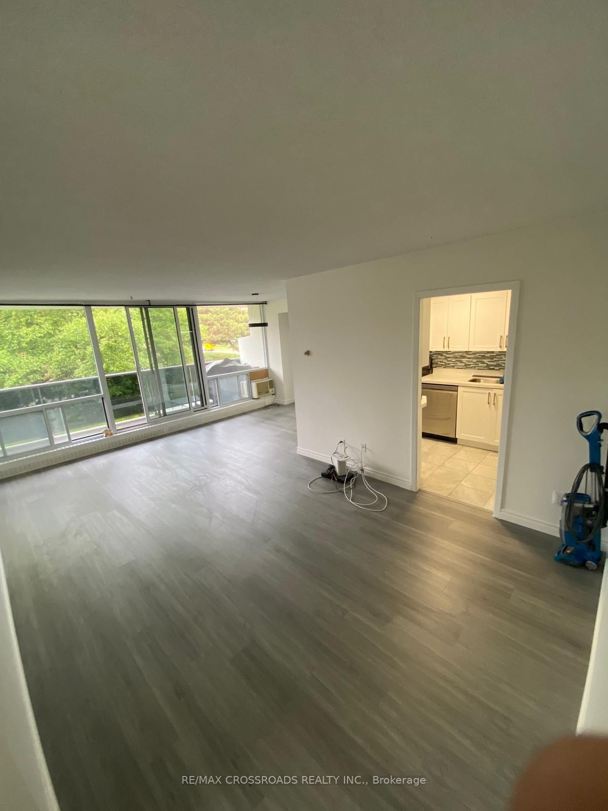 40 Sunrise Avenue 203, Toronto, ON M4A 2R4 photo 2