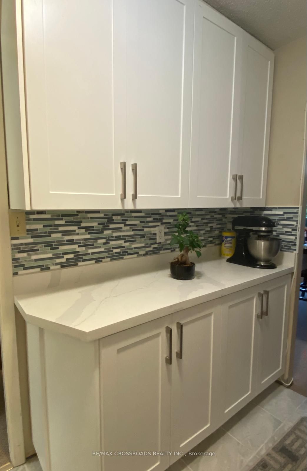 40 Sunrise Avenue 203, Toronto, ON M4A 2R4 photo 4