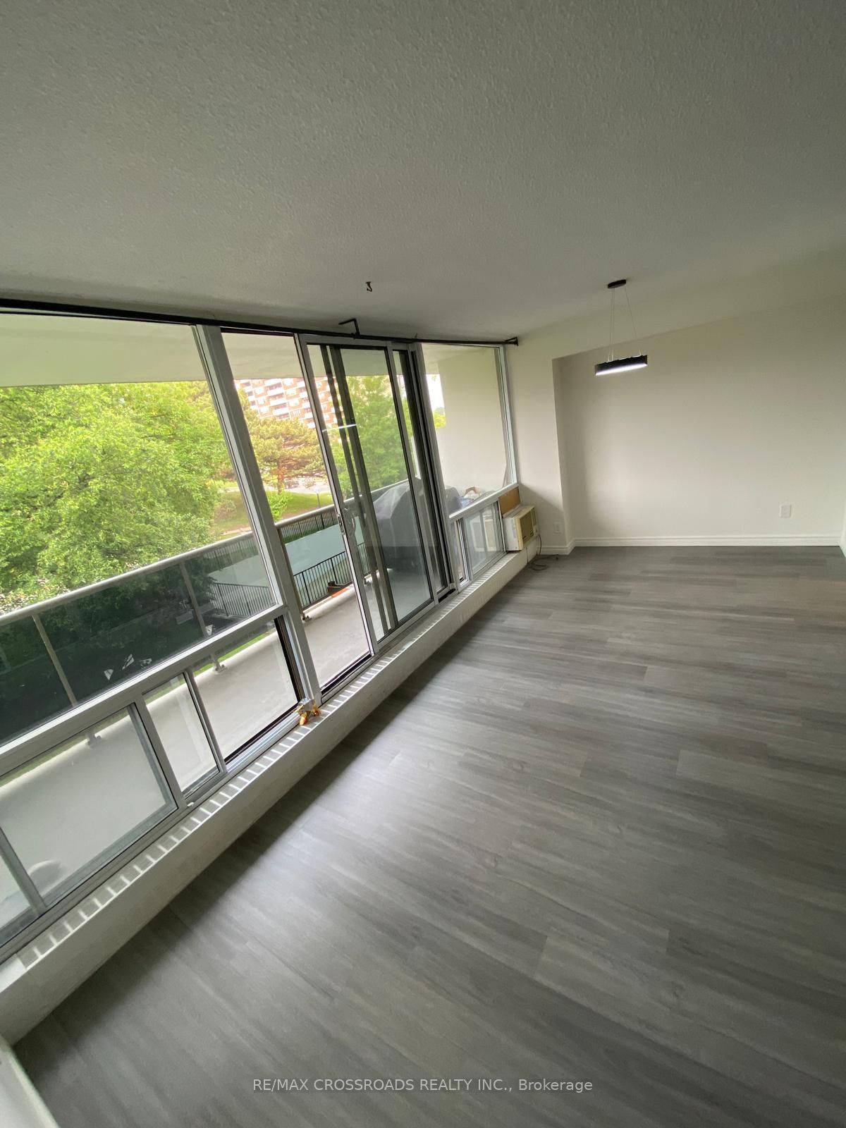 40 Sunrise Avenue 203, Toronto, ON M4A 2R4 photo 5