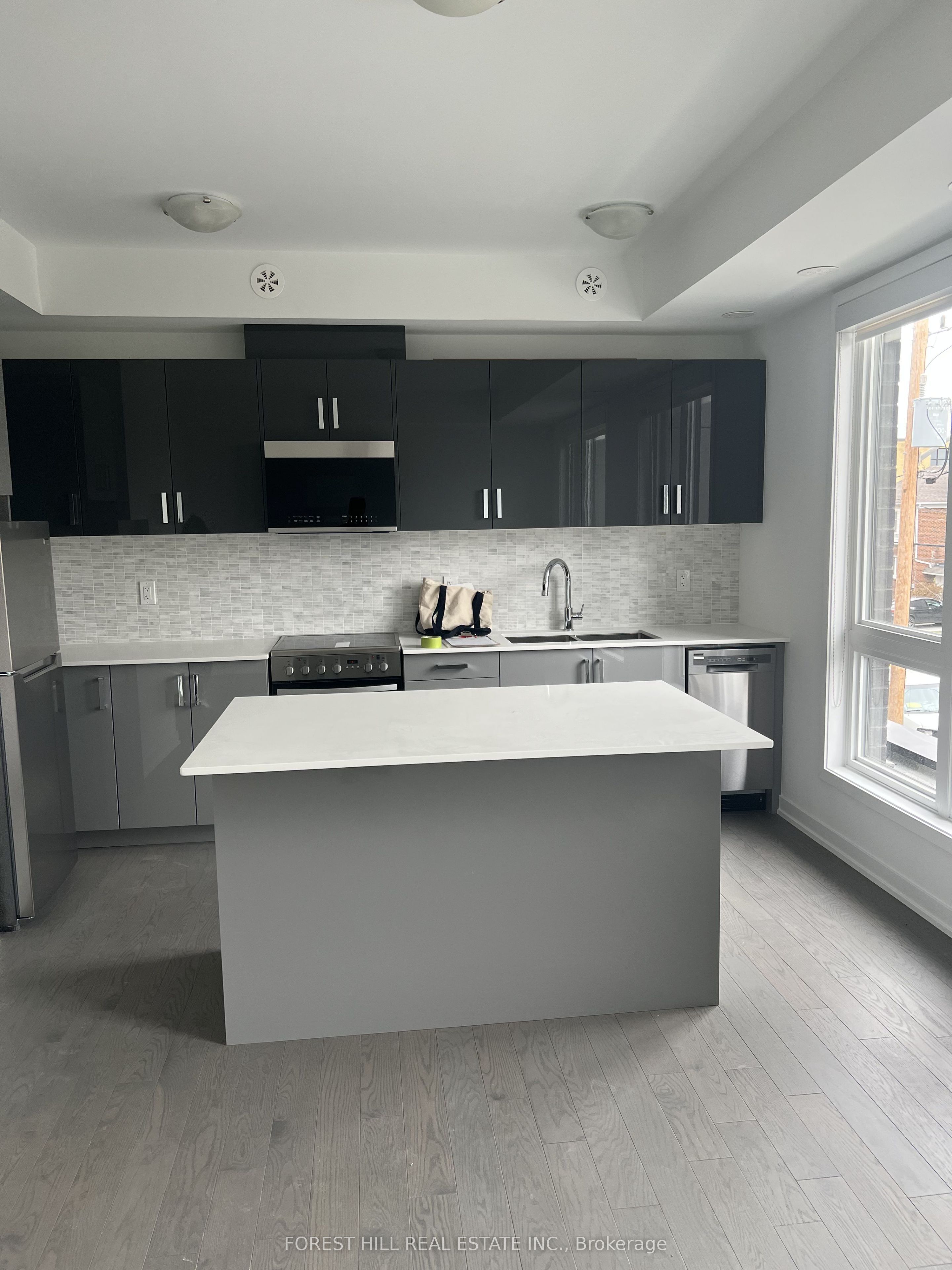 14 Marquette Avenue 7, Toronto, ON M6A 0E1 photo 3