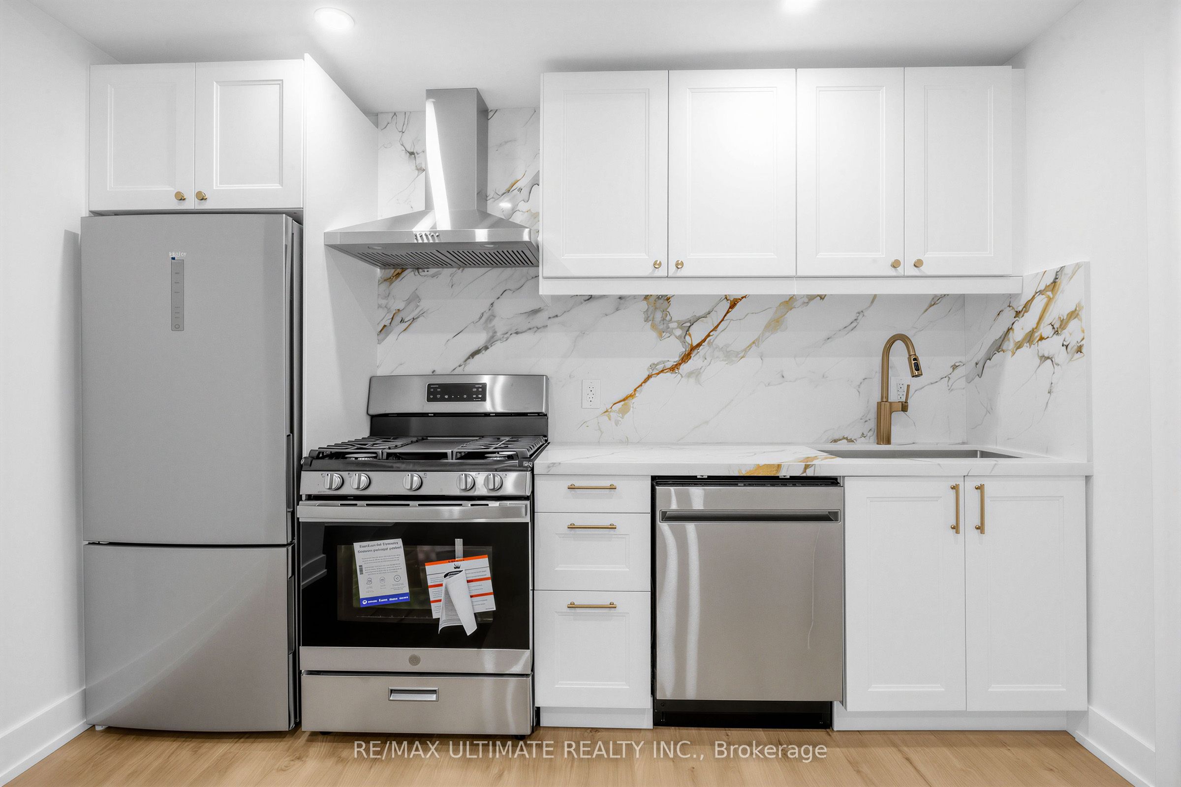 229 Spadina Avenue 202, Toronto, ON M5T 2E2 photo 2