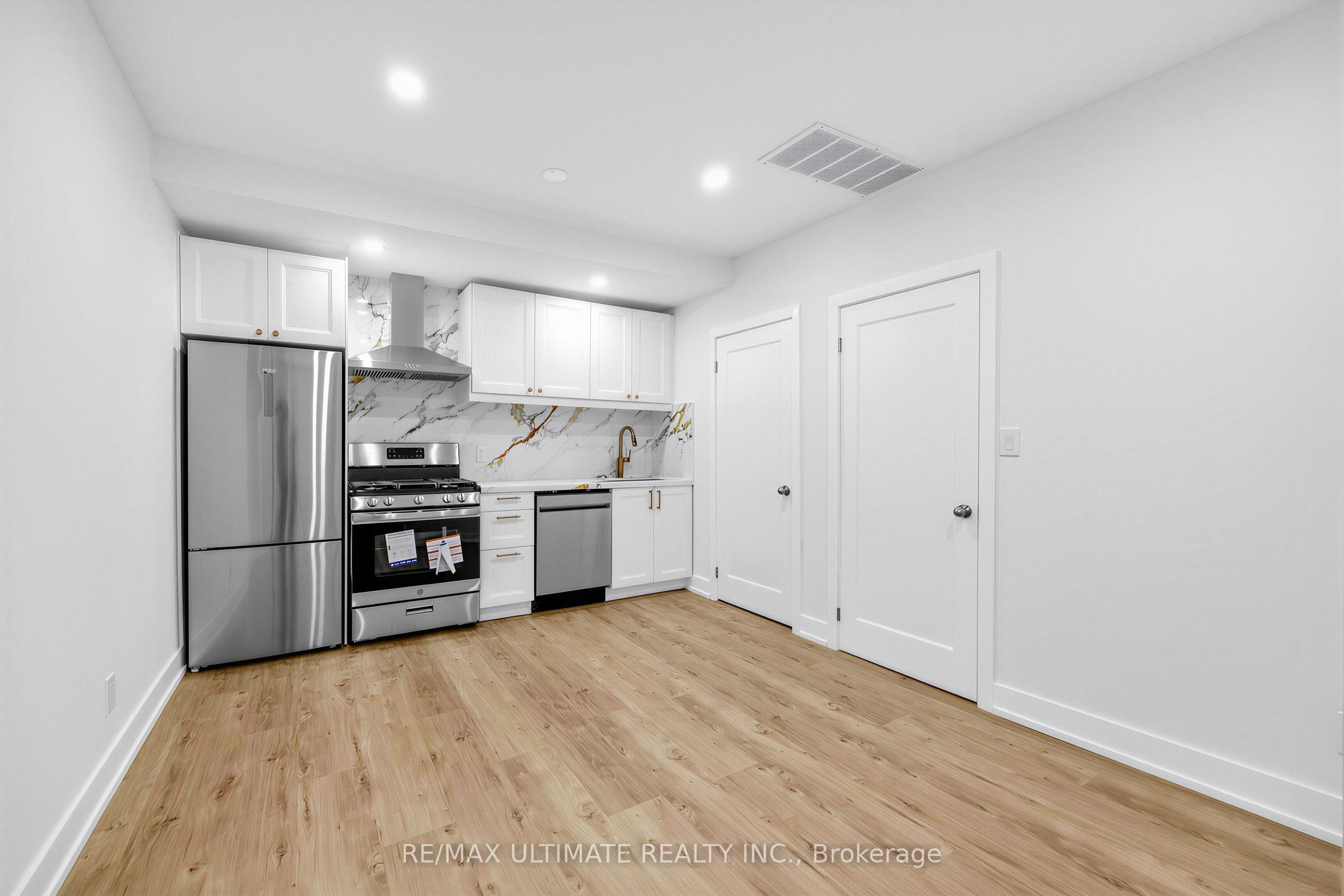 229 Spadina Avenue 202, Toronto, ON M5T 2E2 photo 3