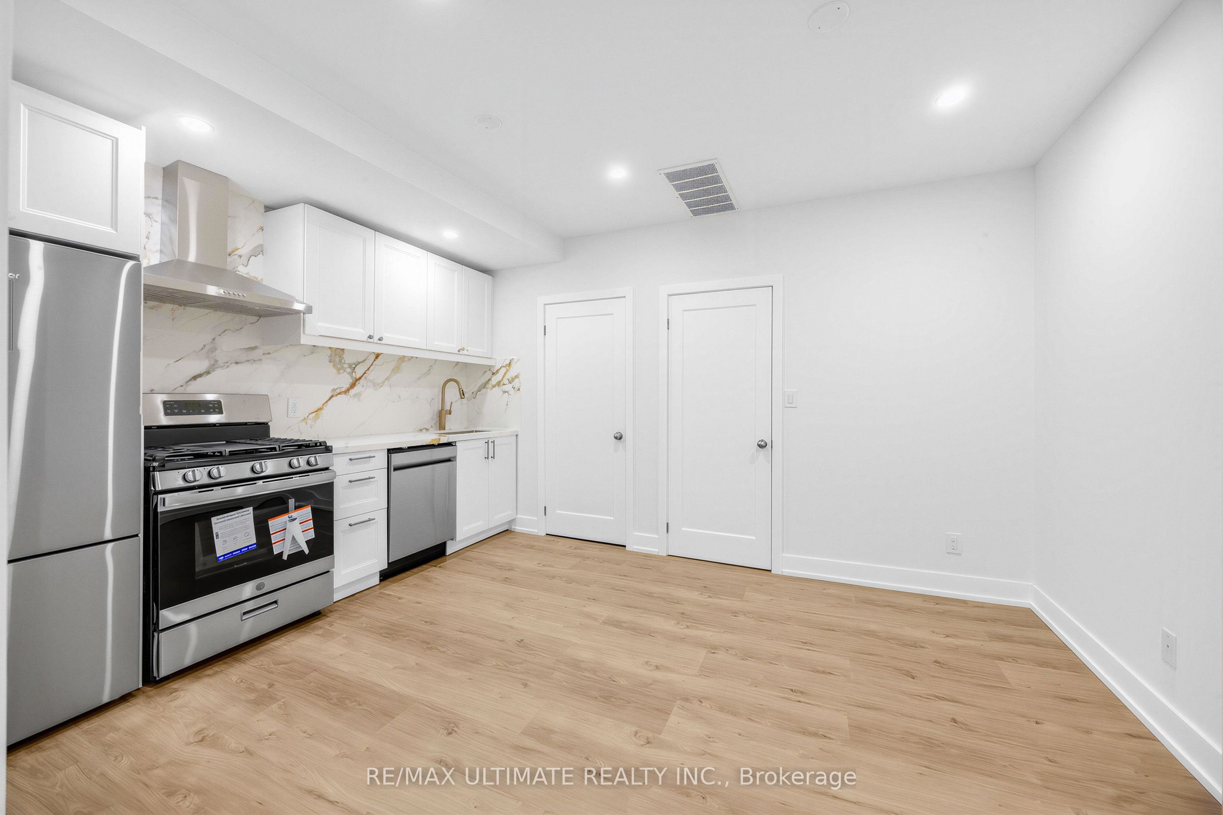 229 Spadina Avenue 202, Toronto, ON M5T 2E2 photo 4