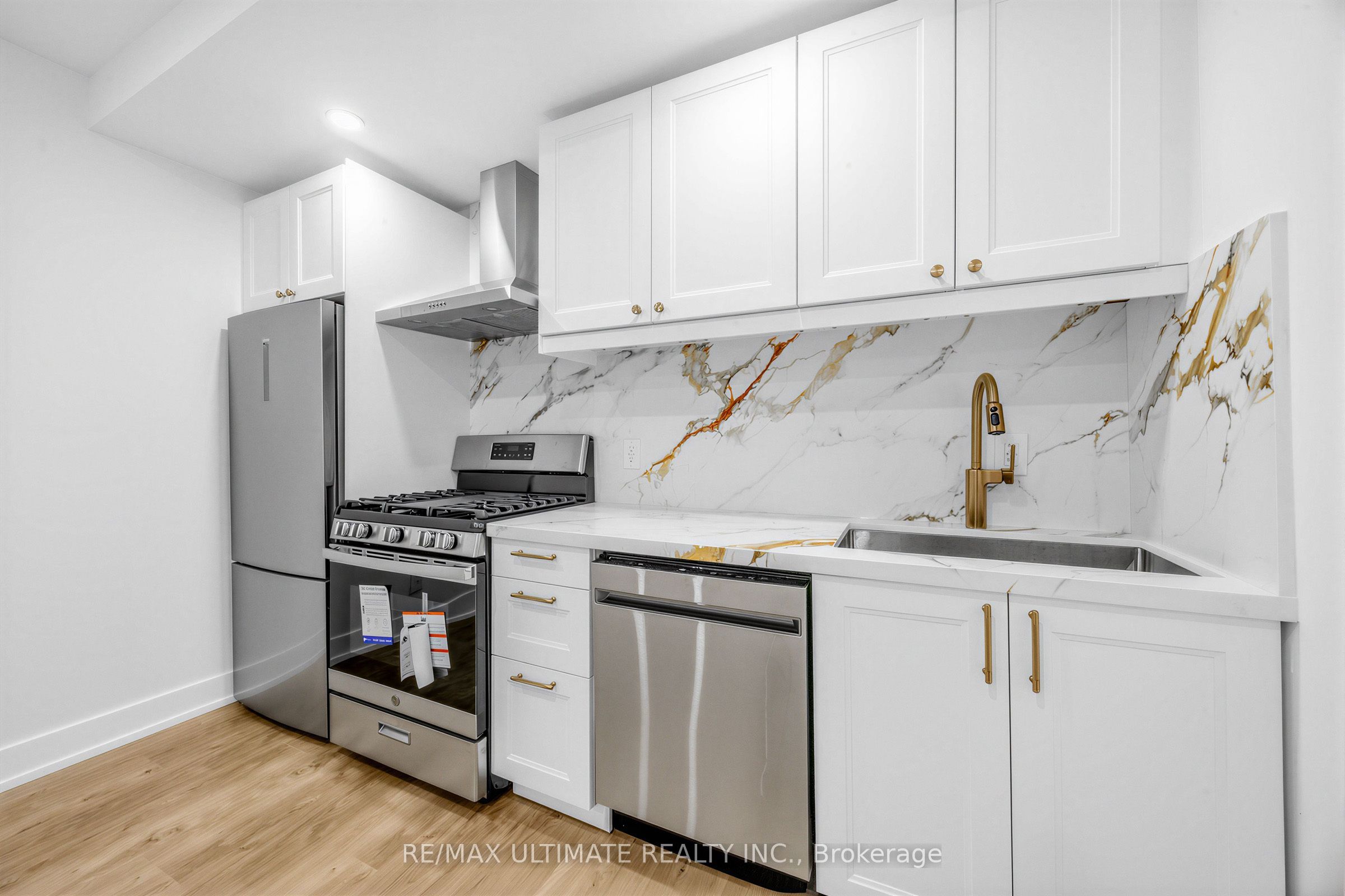 229 Spadina Avenue 202, Toronto, ON M5T 2E2 photo 5