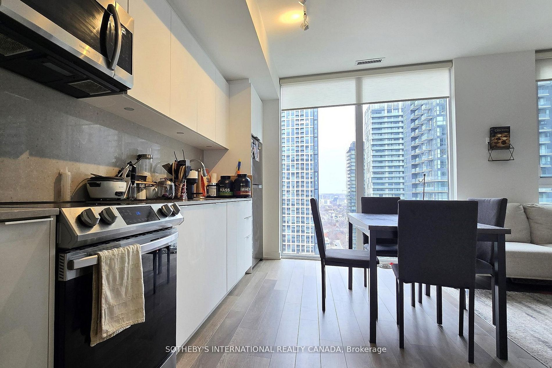 357 King Street W 2503, Toronto, ON M5V 0S7 photo 3