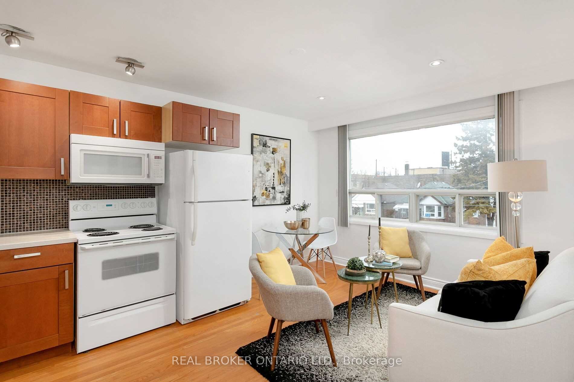 57 Lanark Avenue Upper, Toronto, ON M6C 2B5 photo 4