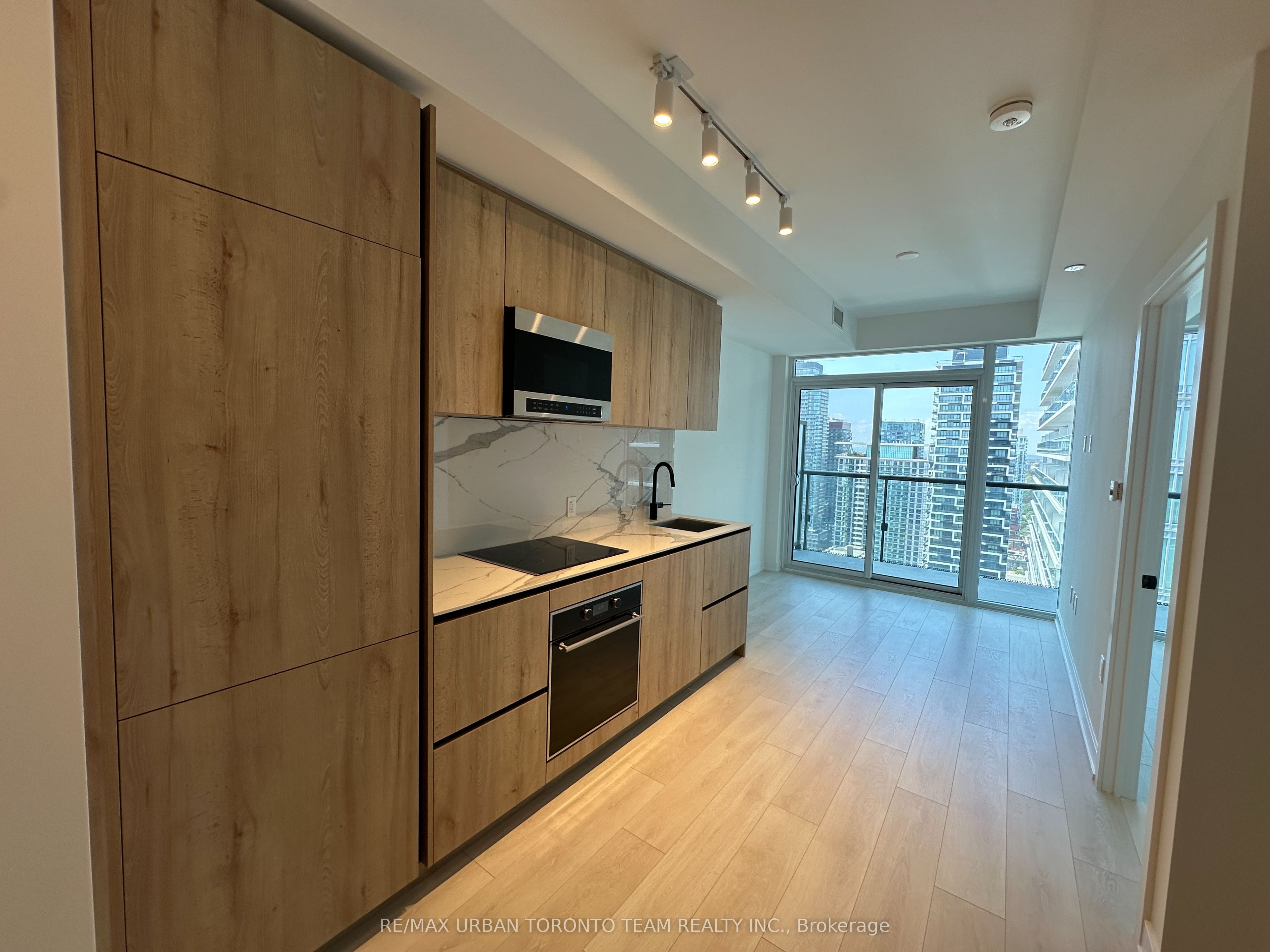 127 Broadway Avenue 3304, Toronto, ON M4P 1V4 photo 3