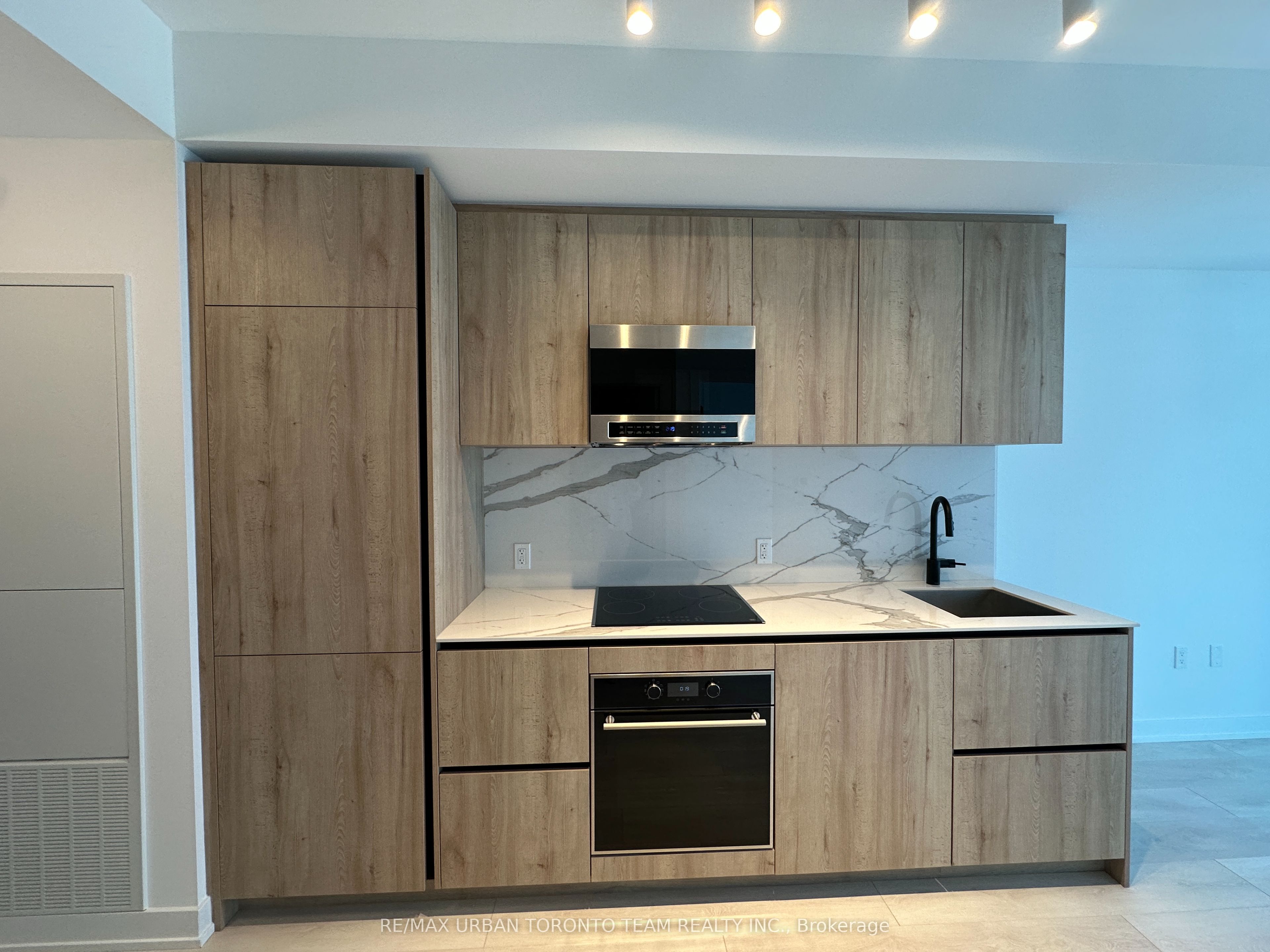 127 Broadway Avenue 3304, Toronto, ON M4P 1V4 photo 4