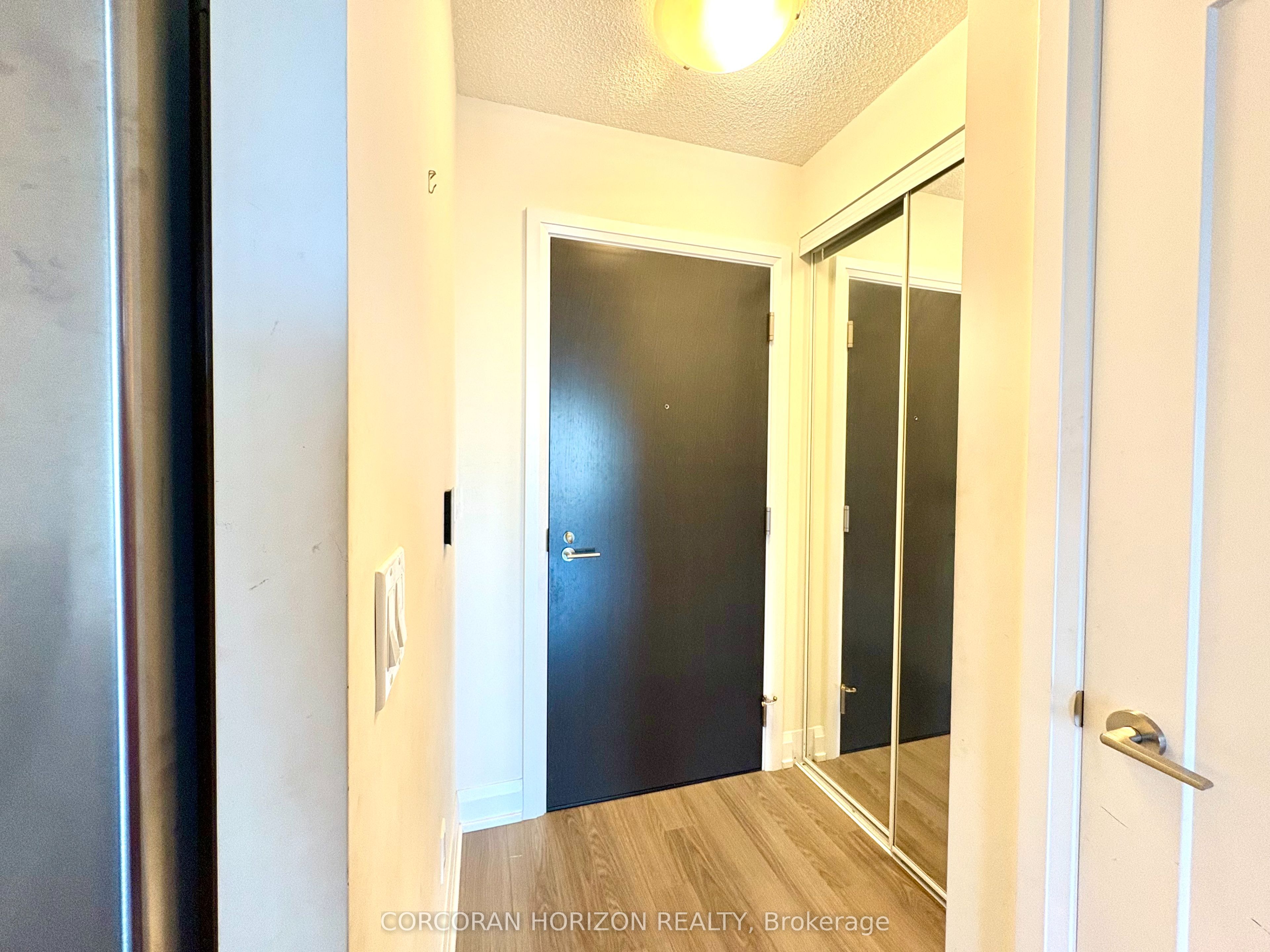 18 Graydon Hall Drive 604, Toronto, ON M3A 2Z9 photo 2
