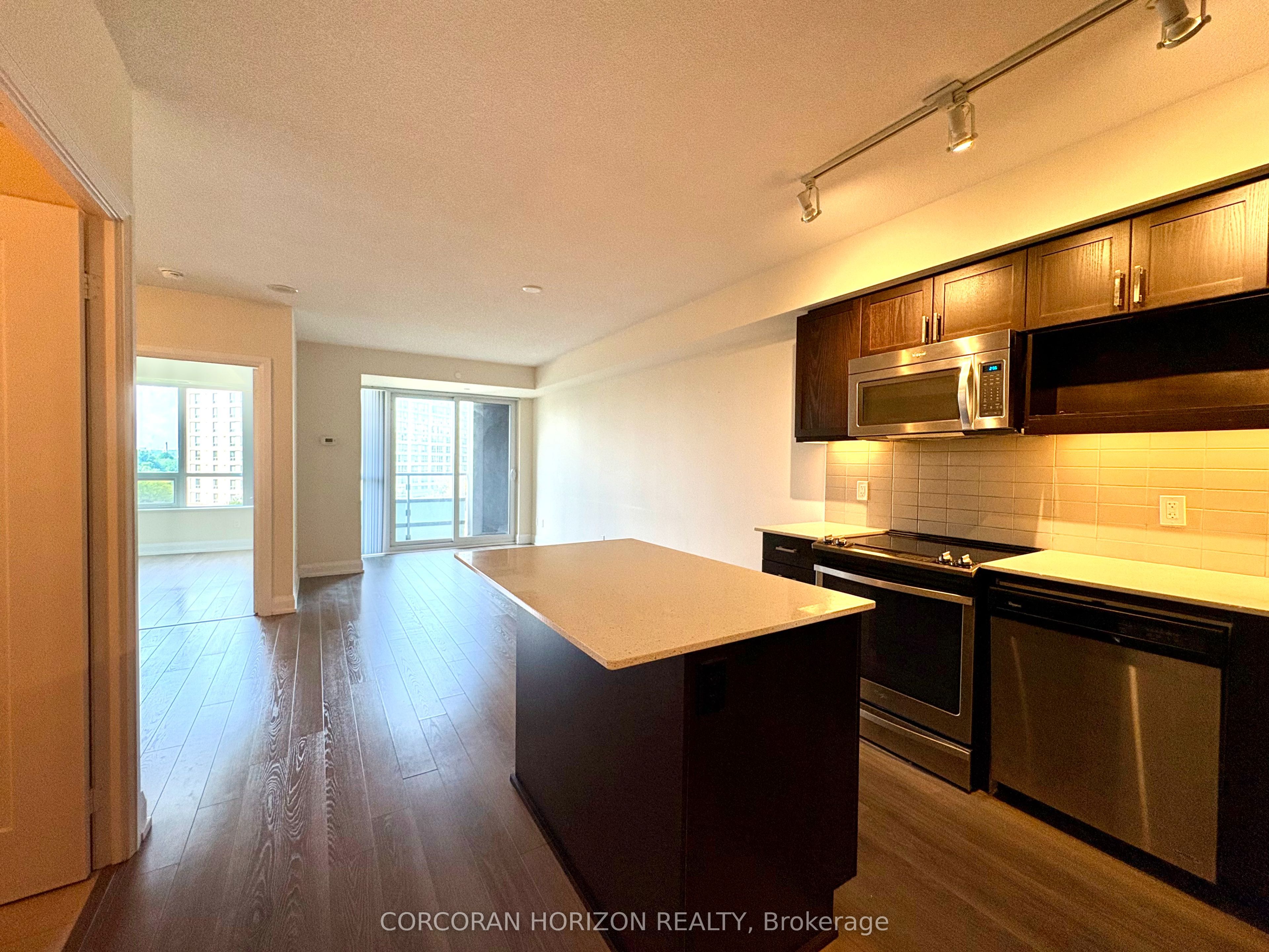 18 Graydon Hall Drive 604, Toronto, ON M3A 2Z9 photo 3