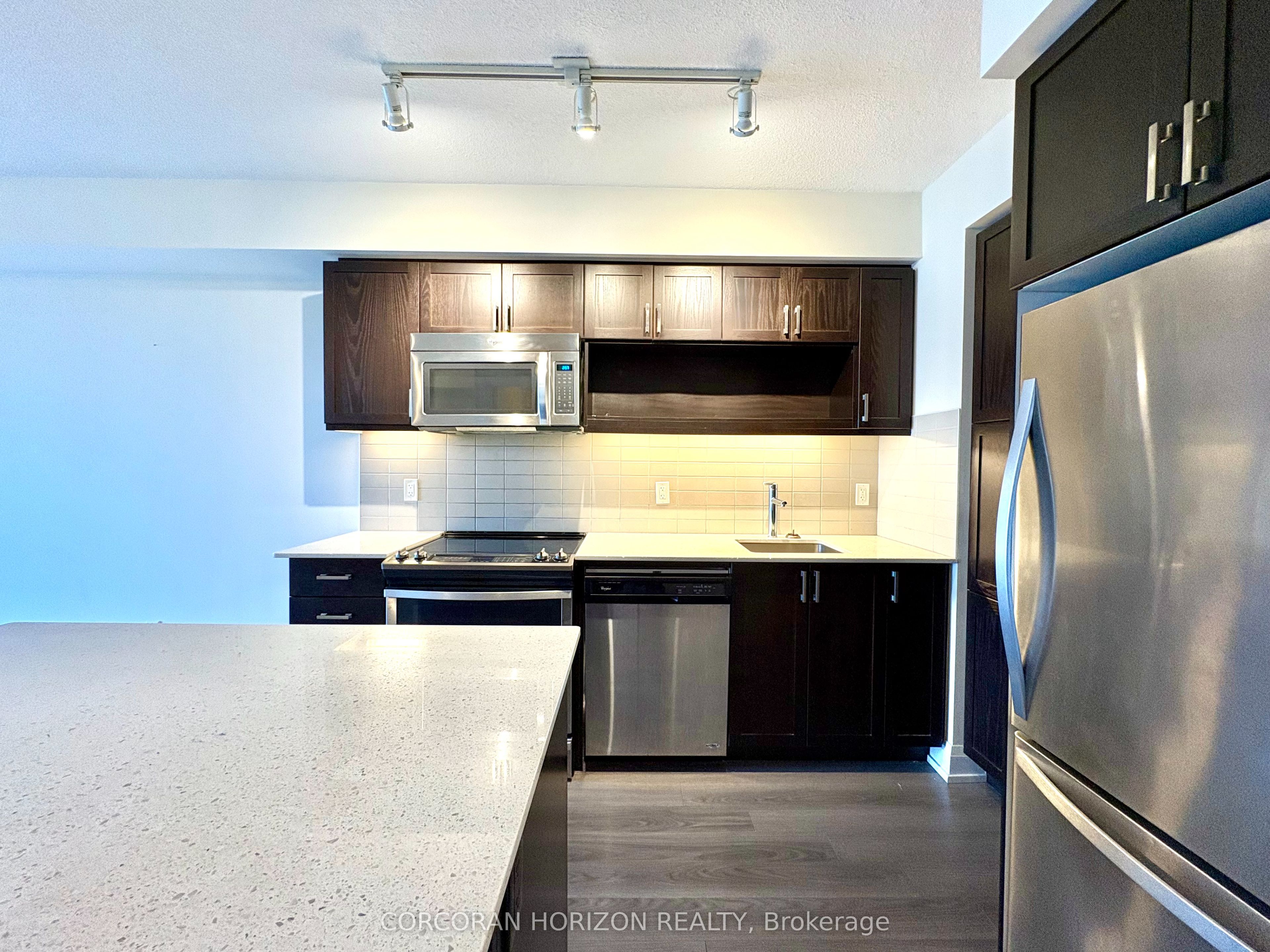 18 Graydon Hall Drive 604, Toronto, ON M3A 2Z9 photo 5