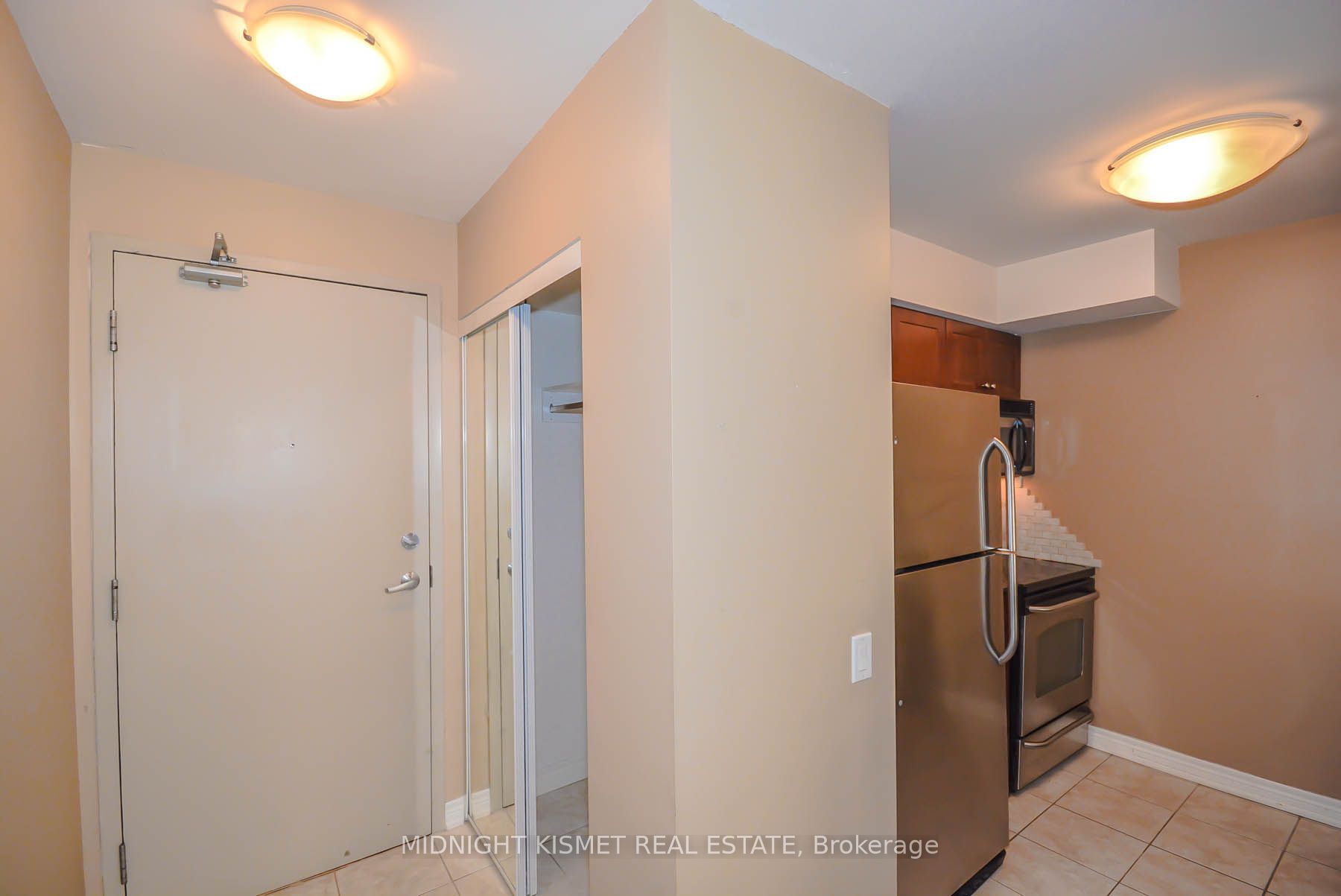 60 St Clair Avenue W 502, Toronto, ON M4V 1M7 photo 2