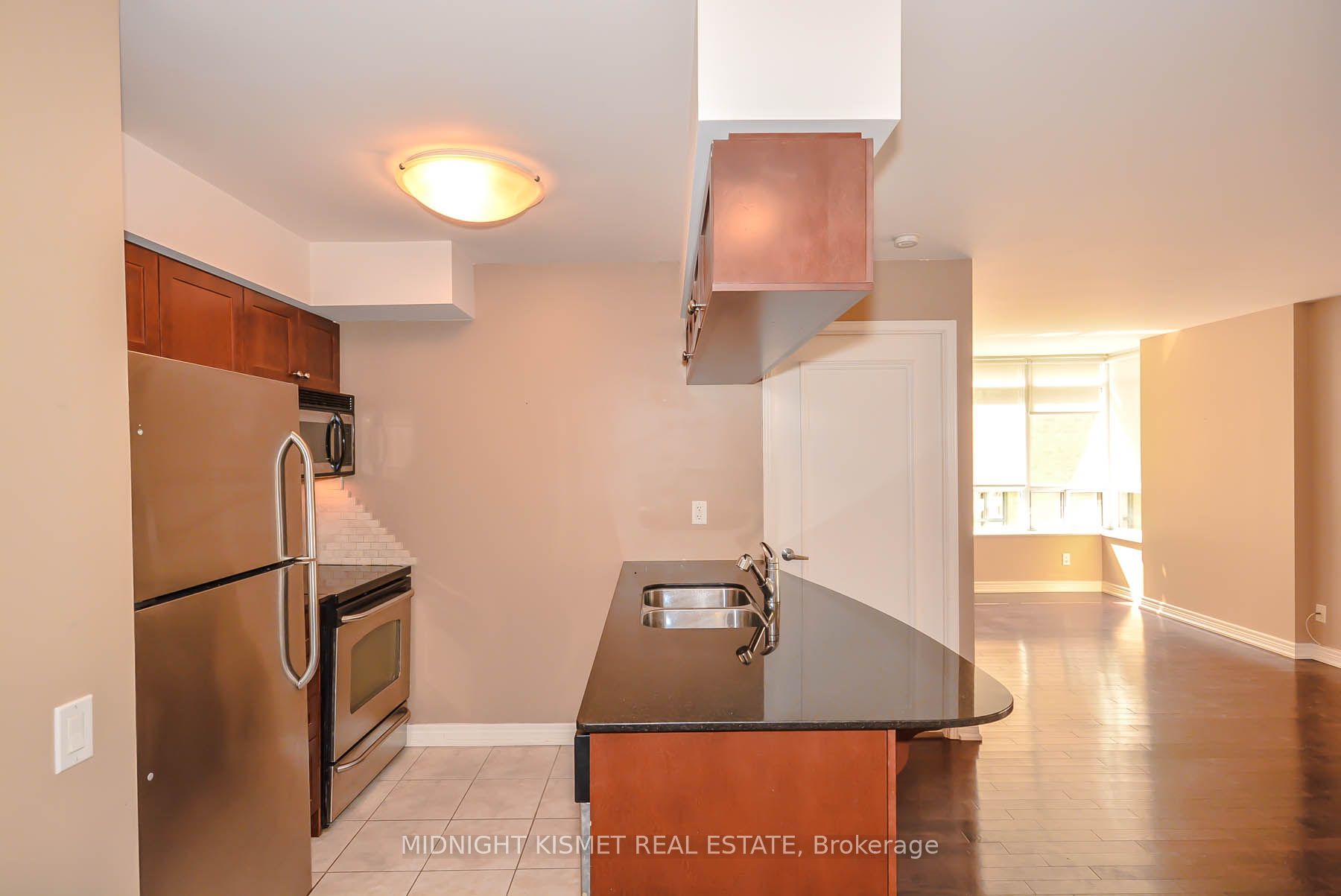 60 St Clair Avenue W 502, Toronto, ON M4V 1M7 photo 3