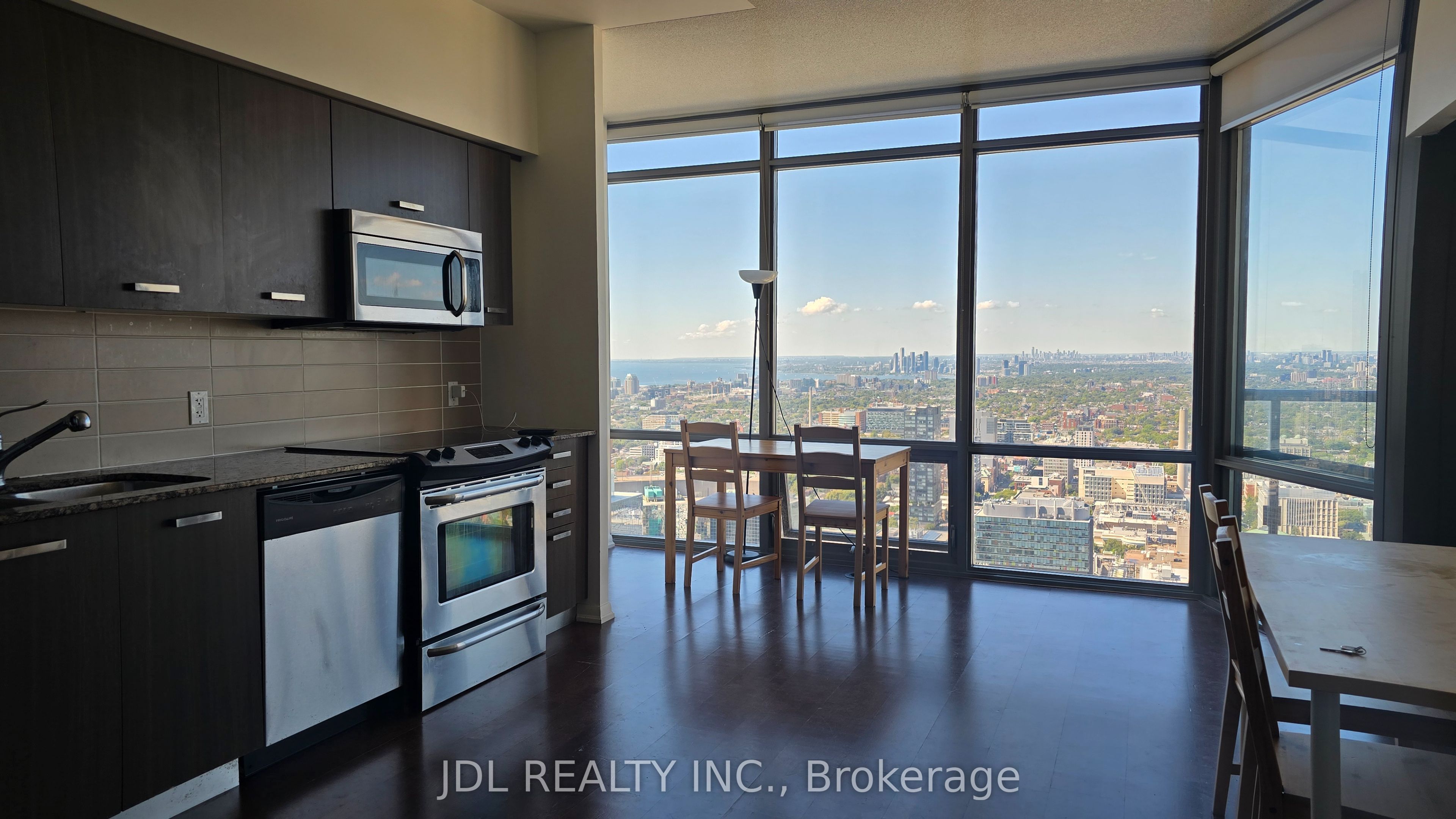 832 Bay Street 4702, Toronto, ON M5S 1Z6