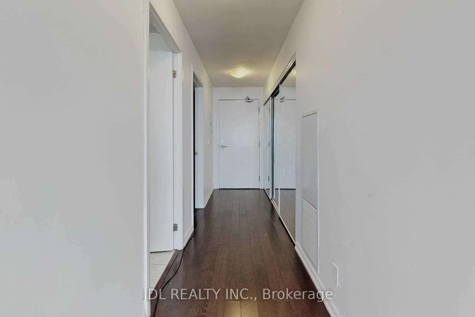 832 Bay Street 4702, Toronto, ON M5S 1Z6 photo 3