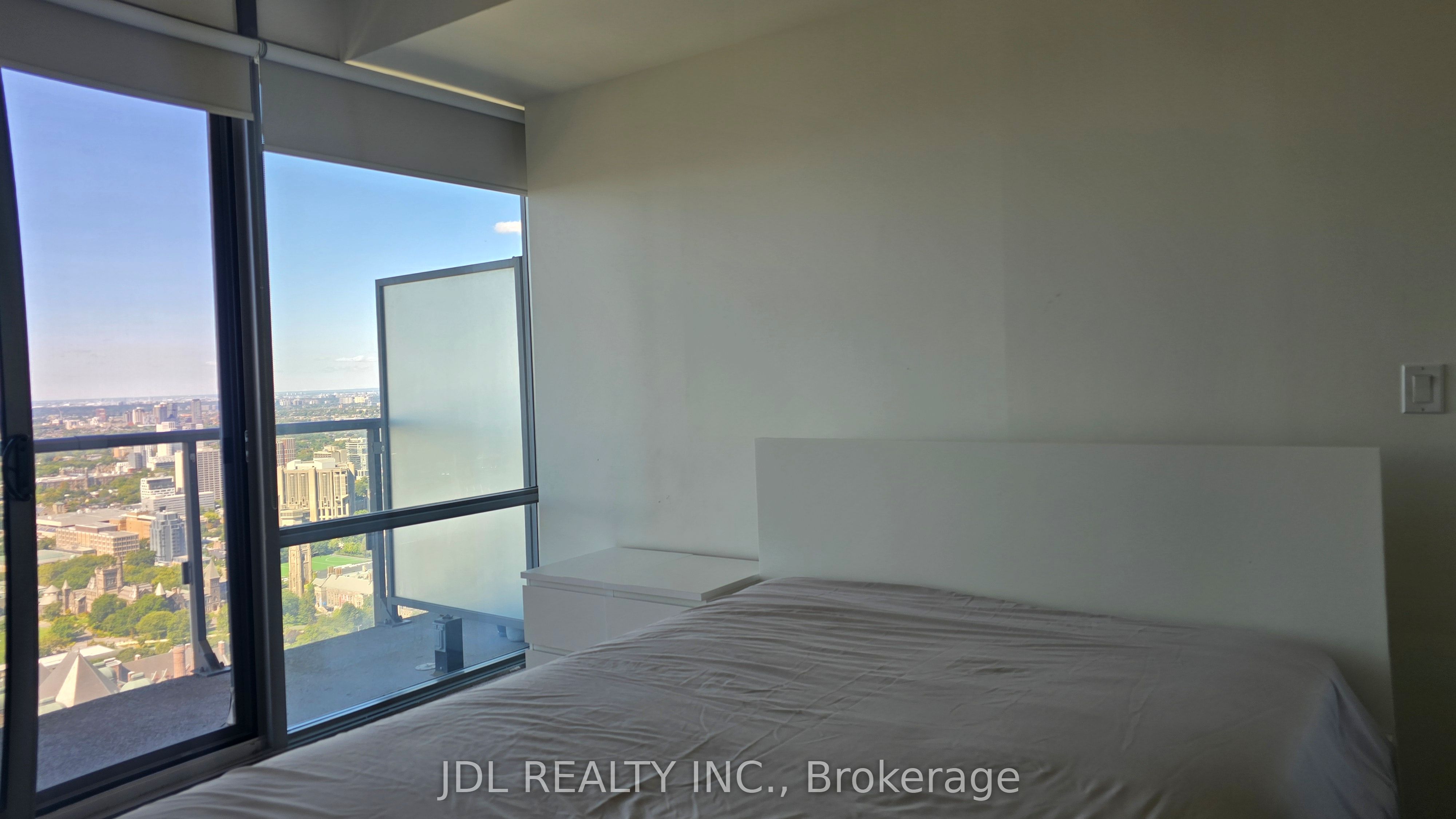 832 Bay Street 4702, Toronto, ON M5S 1Z6 photo 4