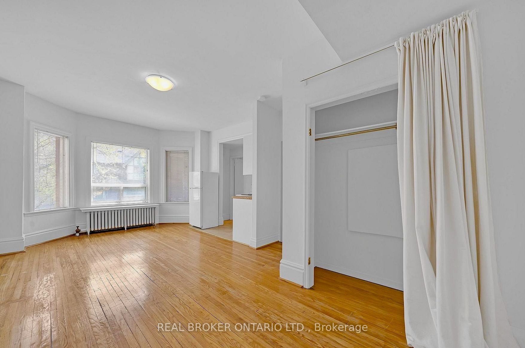 16 Foxbar Road 2, Toronto, ON M4V 2G6 photo 4