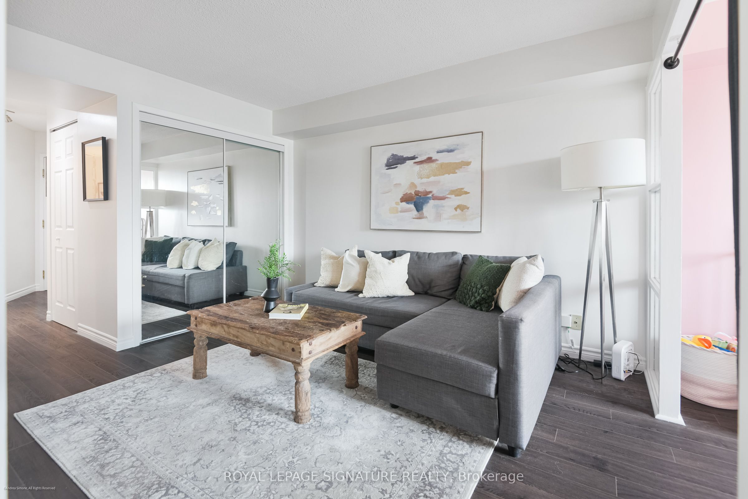 456 College Street 415, Toronto, ON M6G 4A3 photo 5