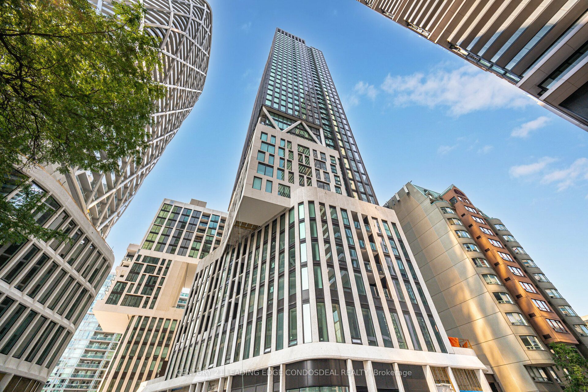 238 Simcoe Street 802, Toronto, ON M5T 0E2
