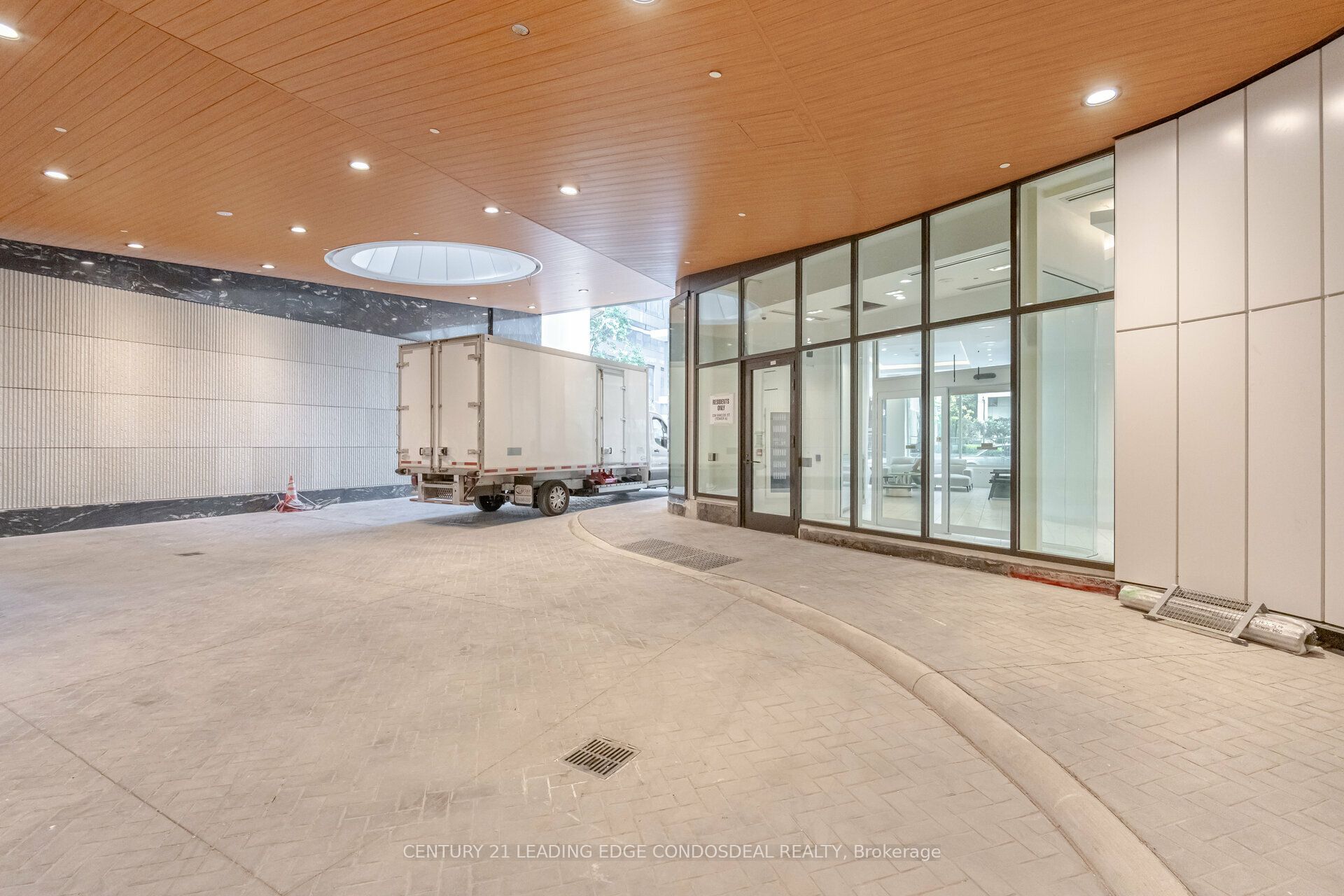 238 Simcoe Street 802, Toronto, ON M5T 0E2 photo 2